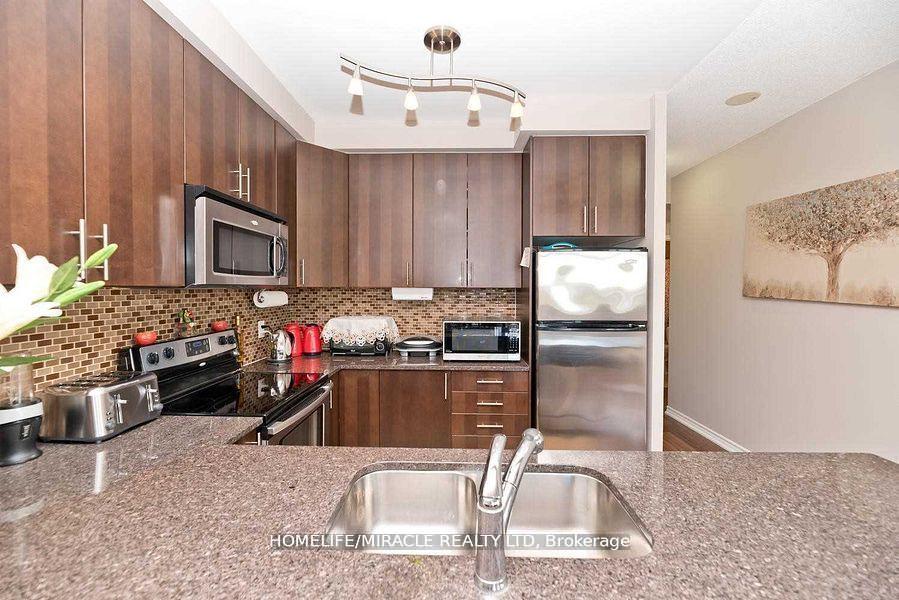 2 Bedrooms Condo at 9235 Jane, Vaughan For sale