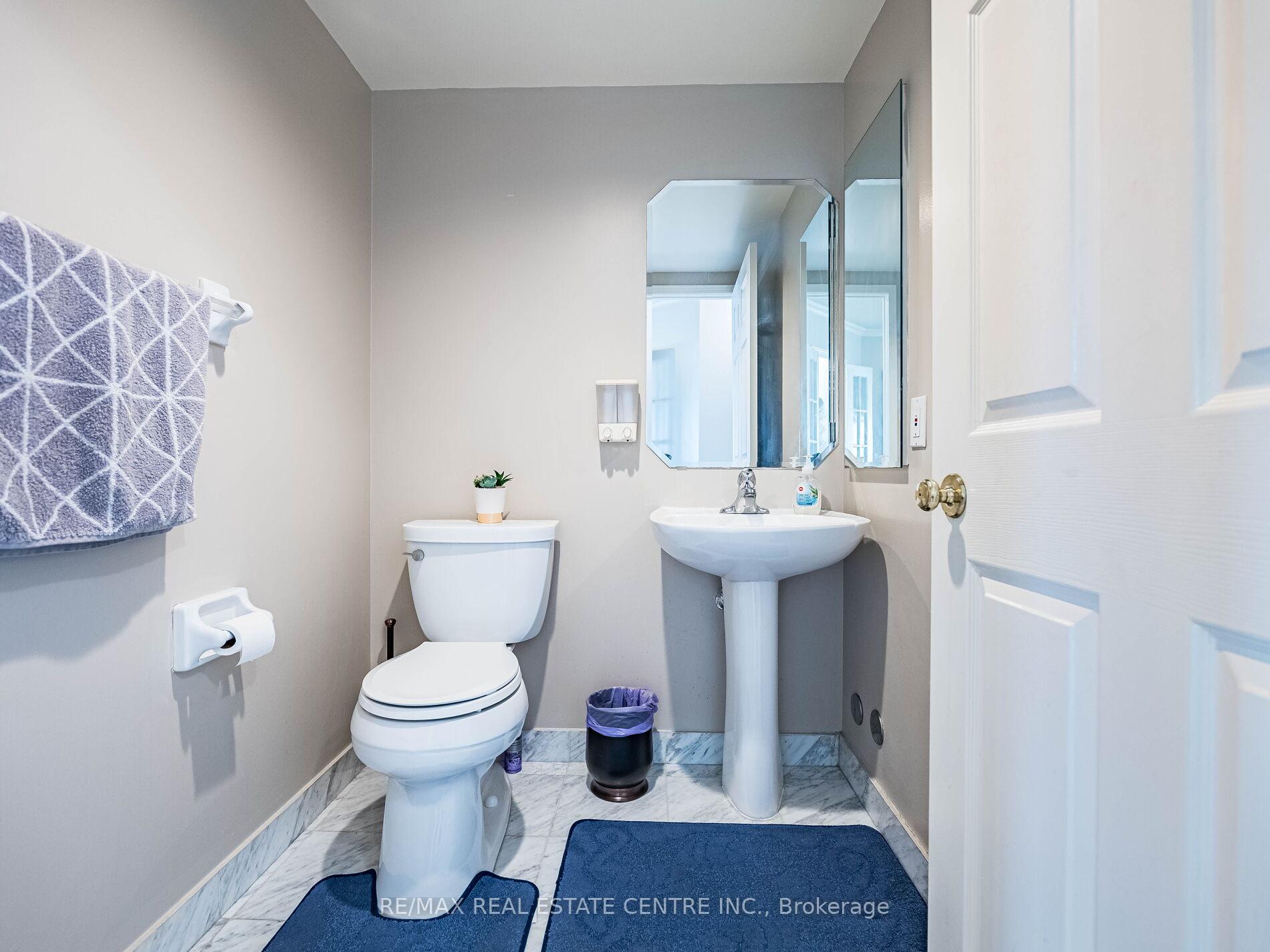 3 Bedrooms Condo at 168 Bonis, Toronto For sale