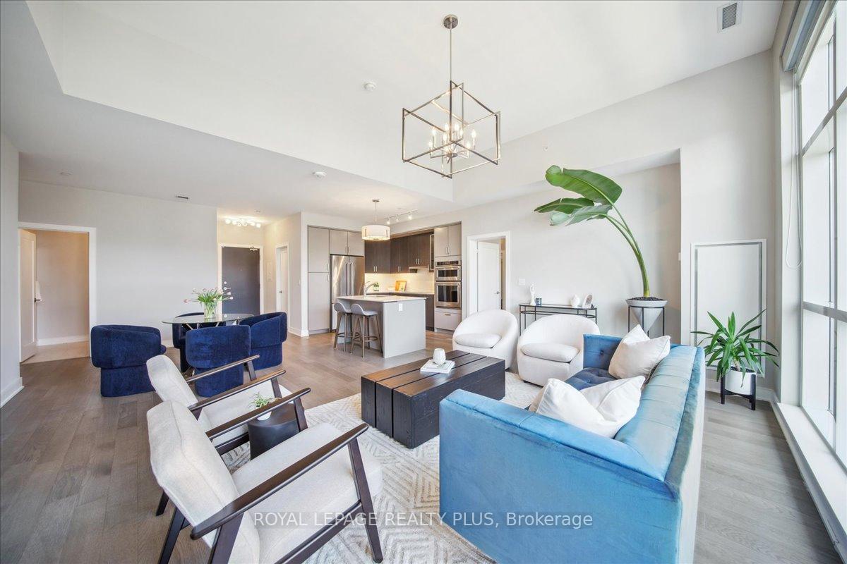 3 Bedrooms Condo at 1575 Lakeshore, Mississauga For sale