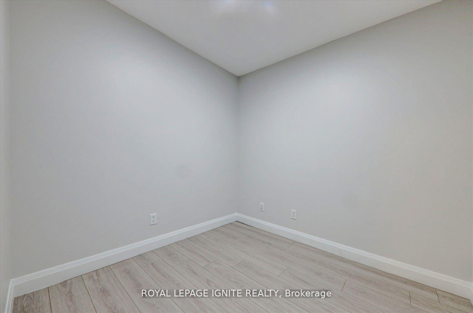 2 Bedrooms Condo at 310 Burnhamthorpe,  Mississauga For sale
