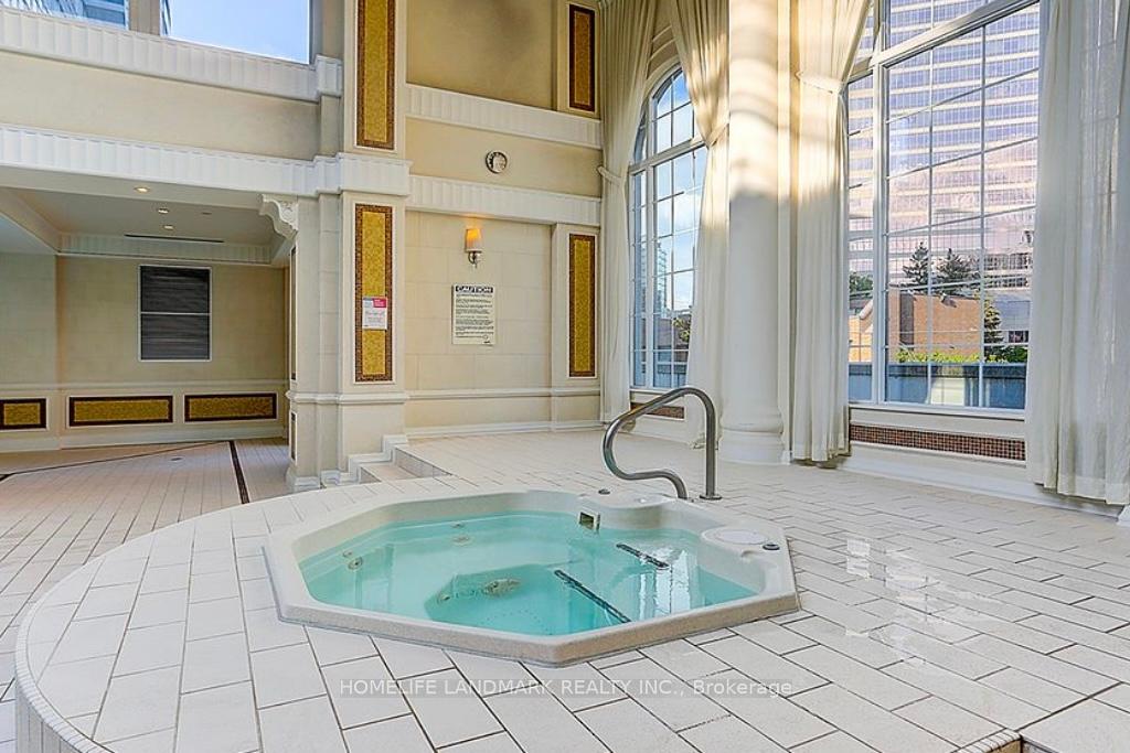 3 Bedrooms Condo at 15 Greenview, Toronto For sale