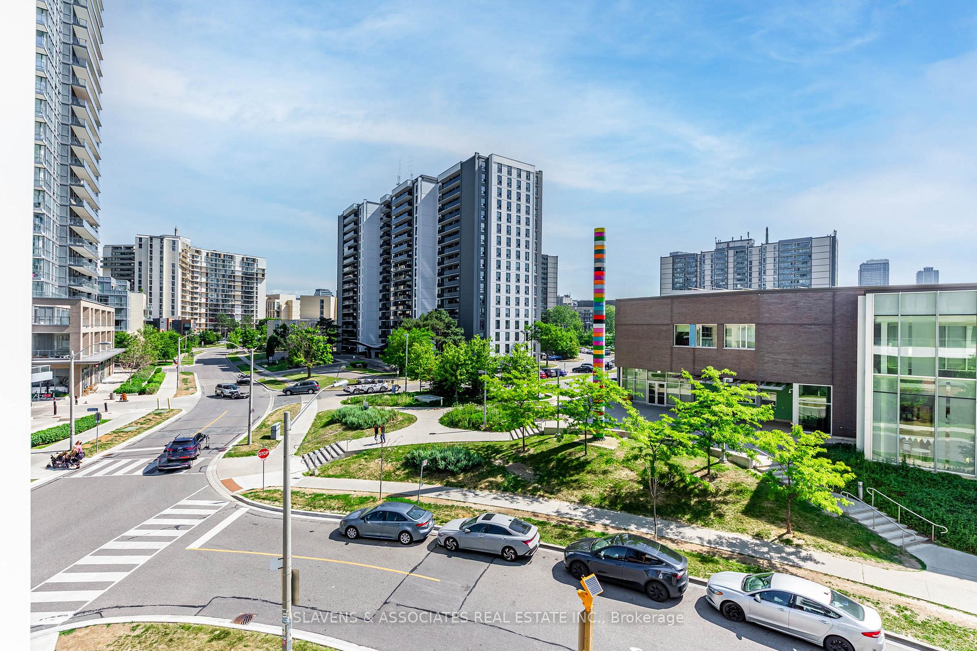 3 Bedrooms Condo at 38 Forest Manor, Toronto For sale