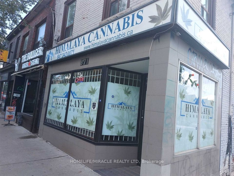 871 Dundas