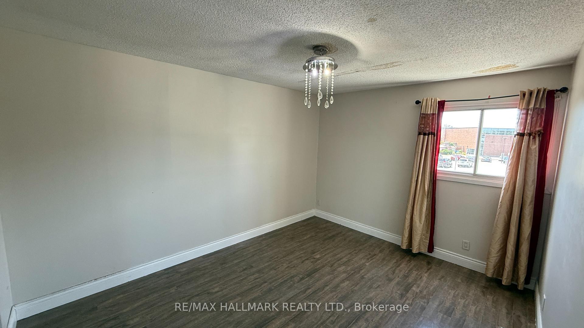 4 Bedrooms Condo at 3600 Morning Star, Mississauga For sale