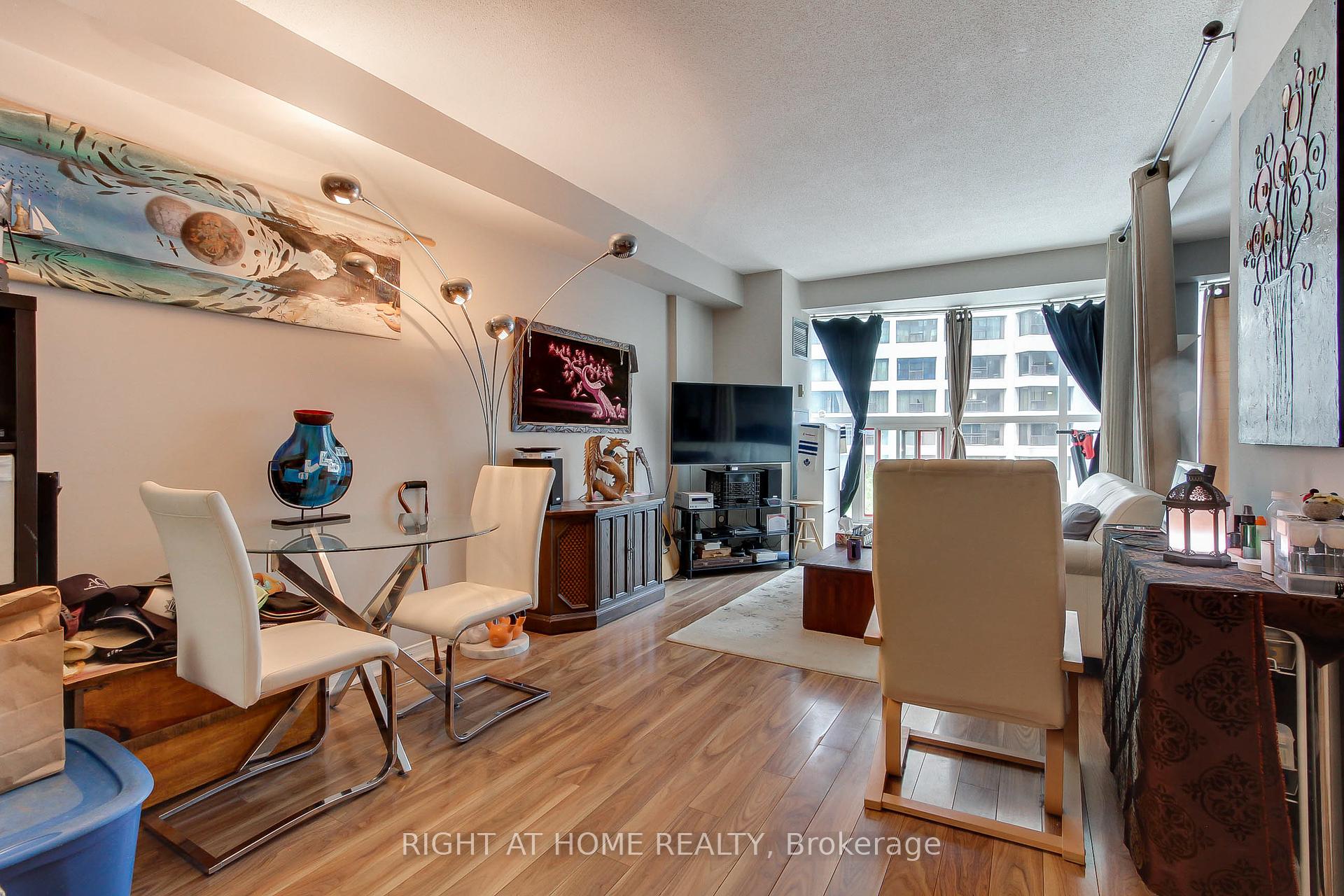 1 Bedroom Condo at 77 Harbour, Toronto For sale