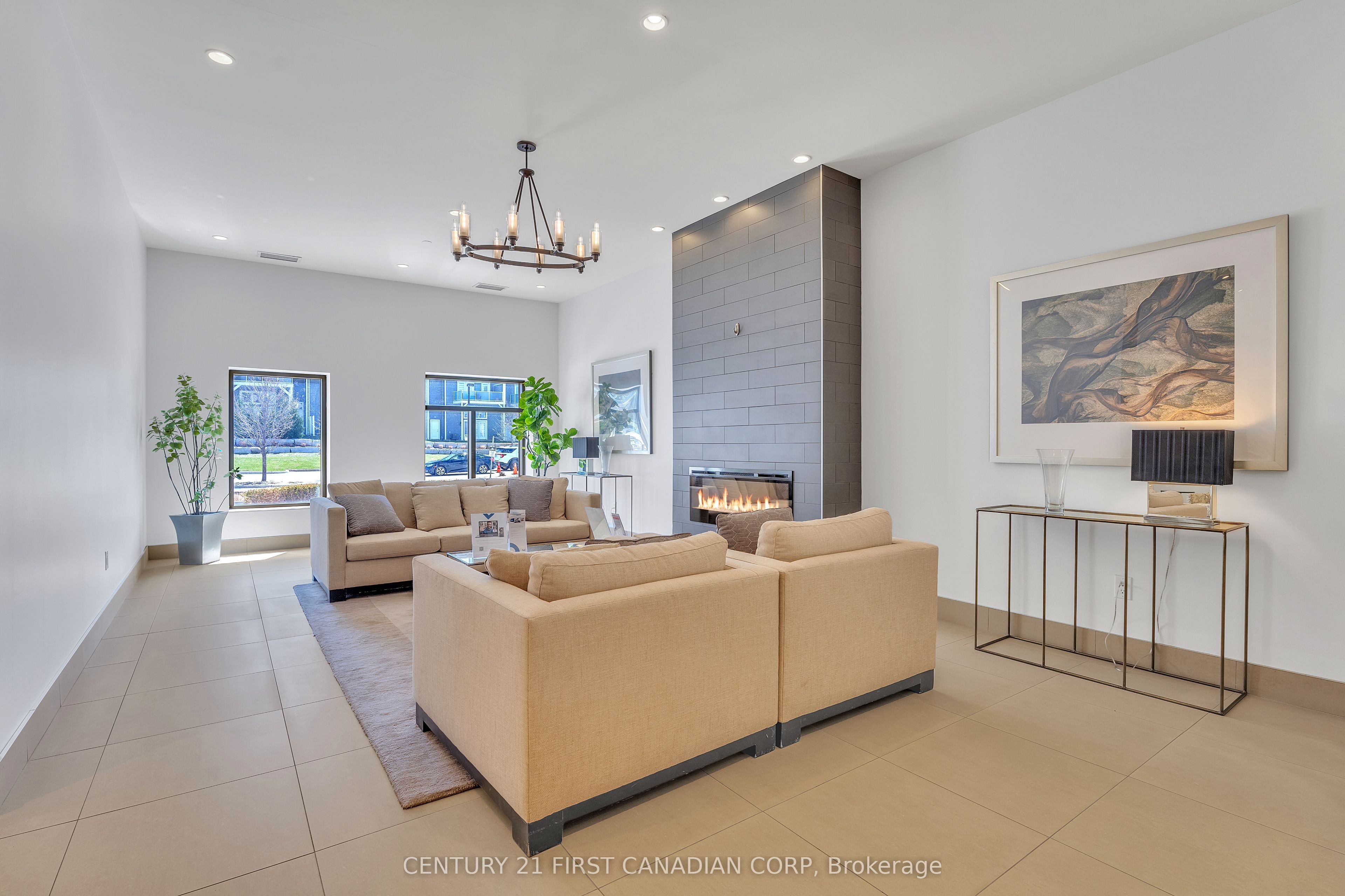 240 Villagewalk Boulevard, #812