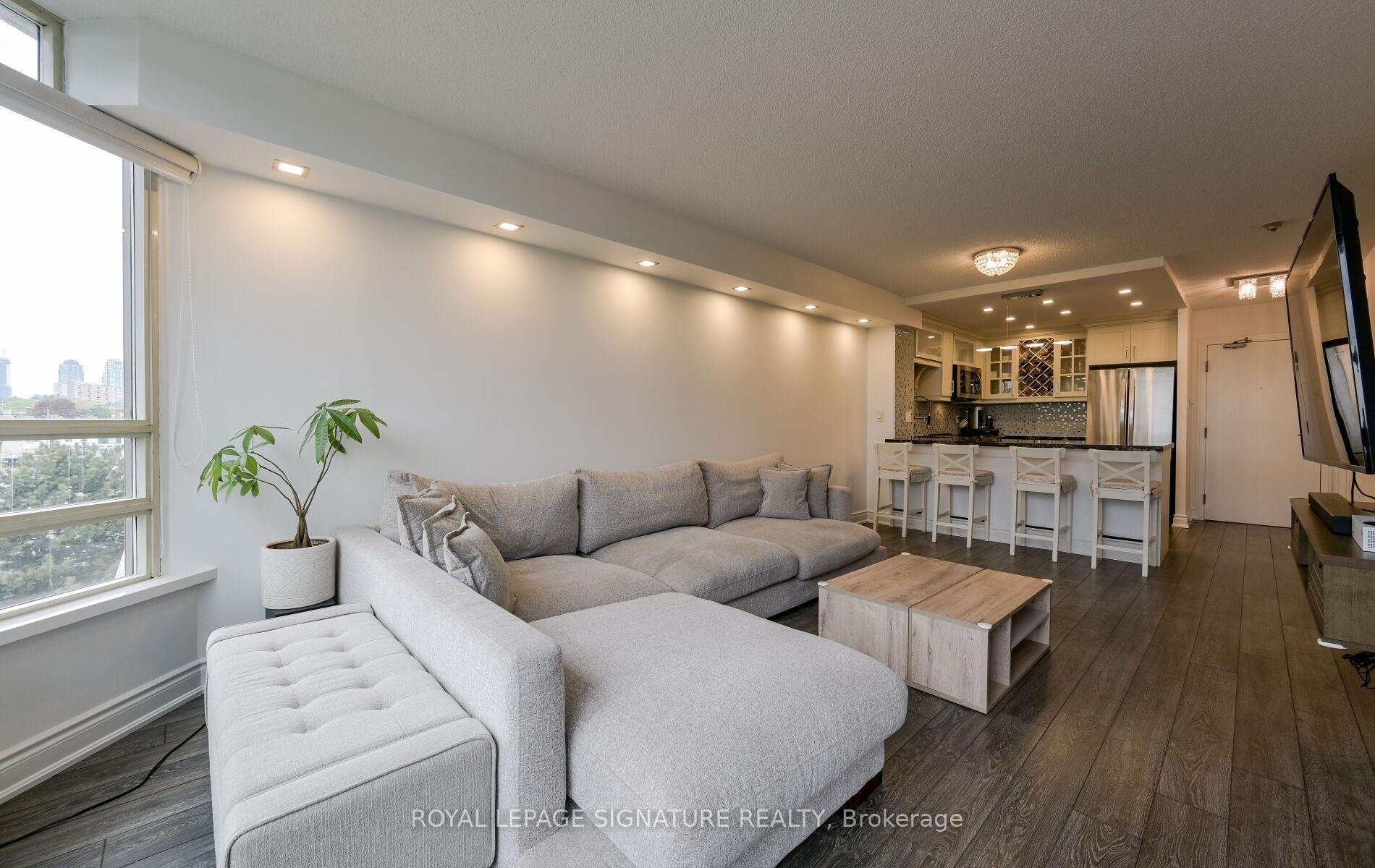 2 Bedrooms Condo at 75 King, Mississauga For sale