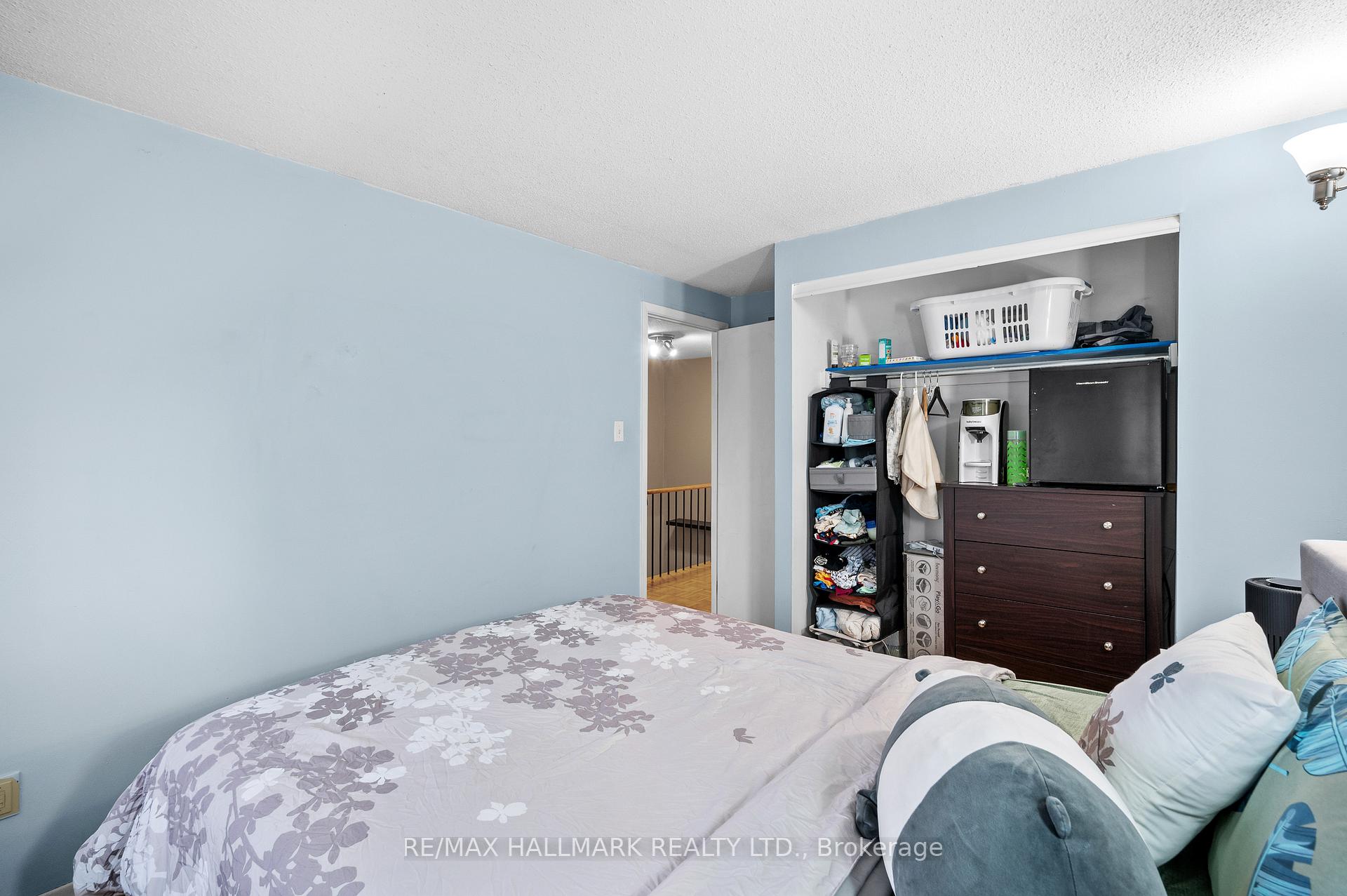 3 Bedrooms Condo at 6679 Shelter Bay,  Mississauga For sale
