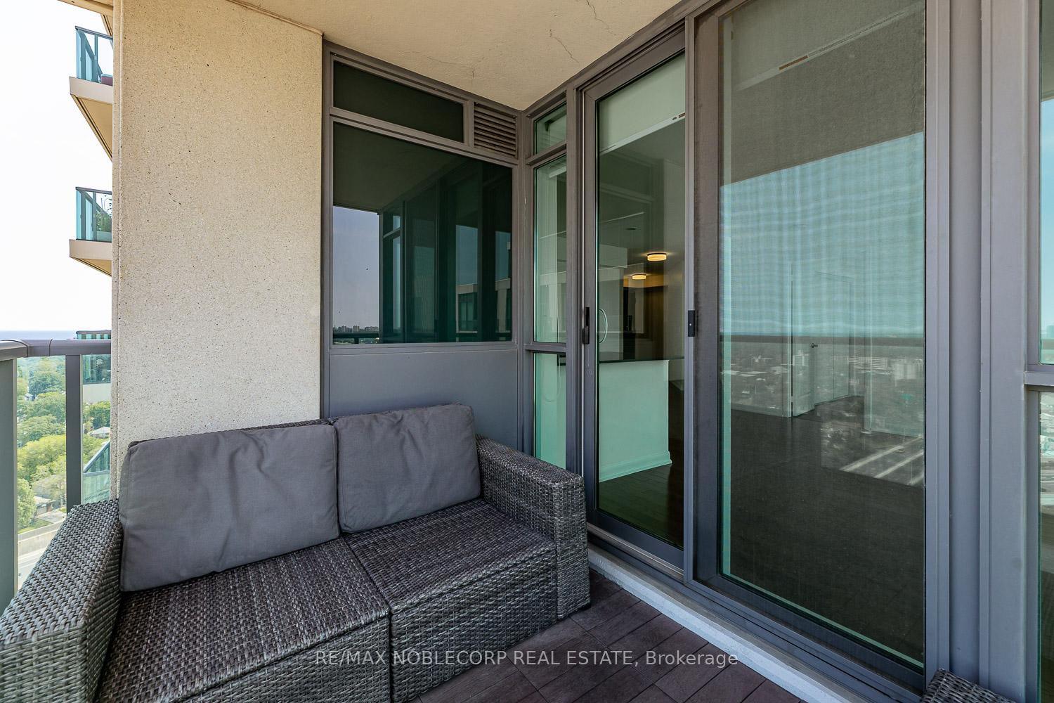 2 Bedrooms Condo at 215 Sherway Gardens, Toronto For sale