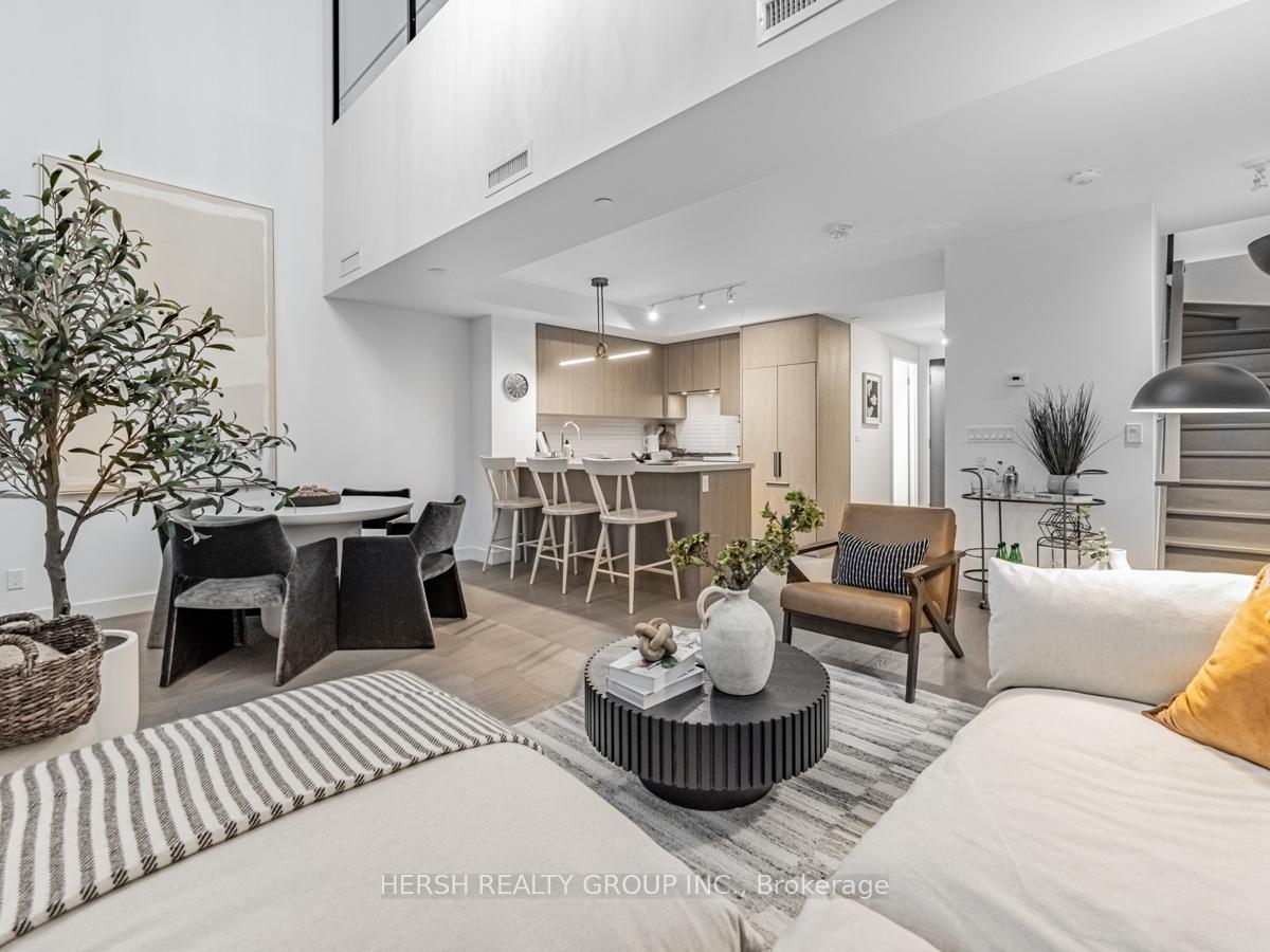 2 Bedrooms Condo at 160 Kingsway,  Toronto For sale