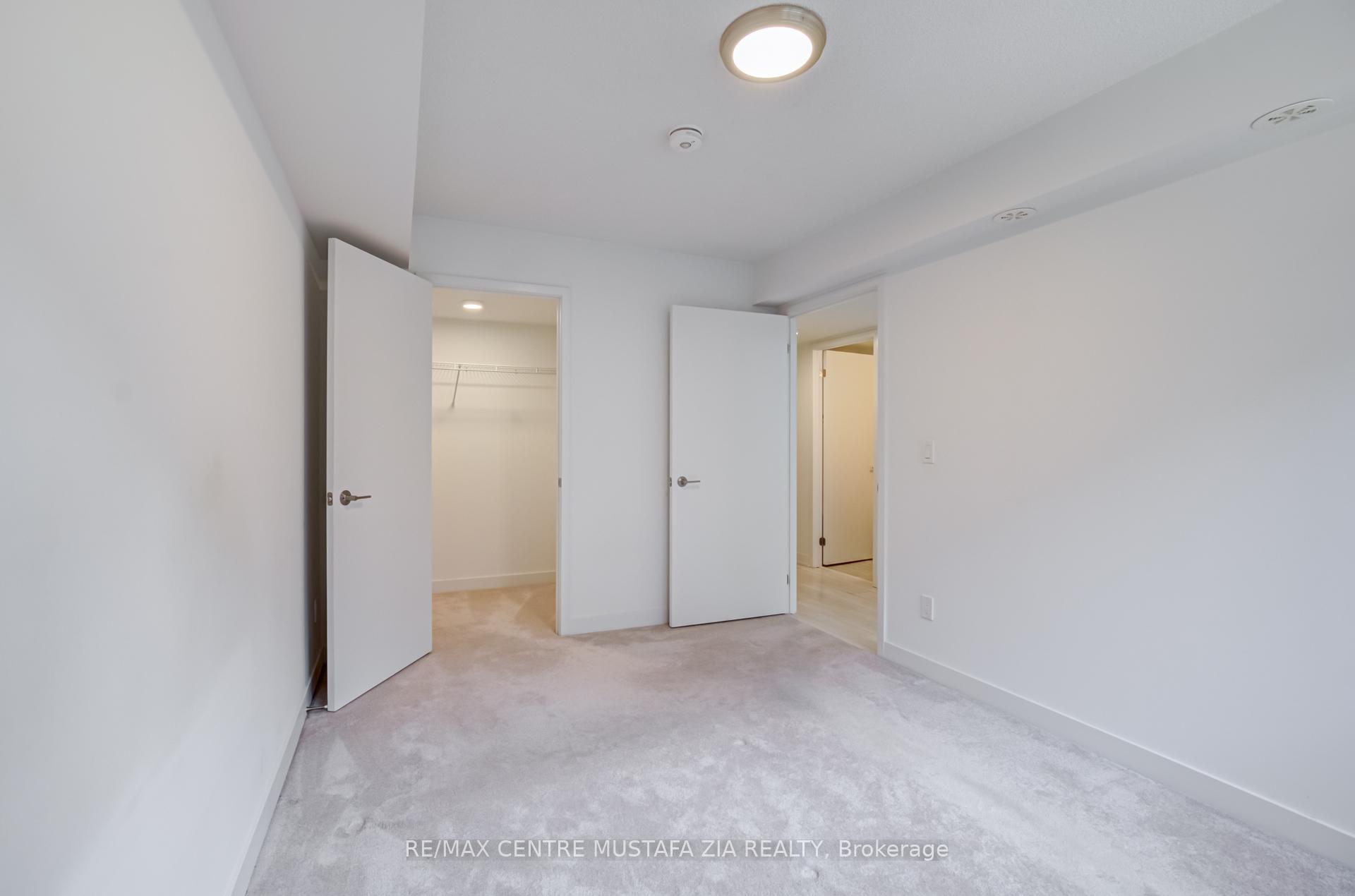 2 Bedrooms Condo at 1129 Cooke, Burlington For sale