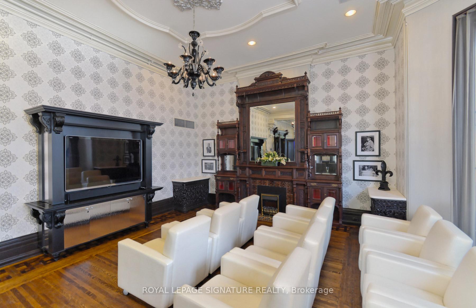 2 Bedrooms Condo at 28 Linden, Toronto For sale