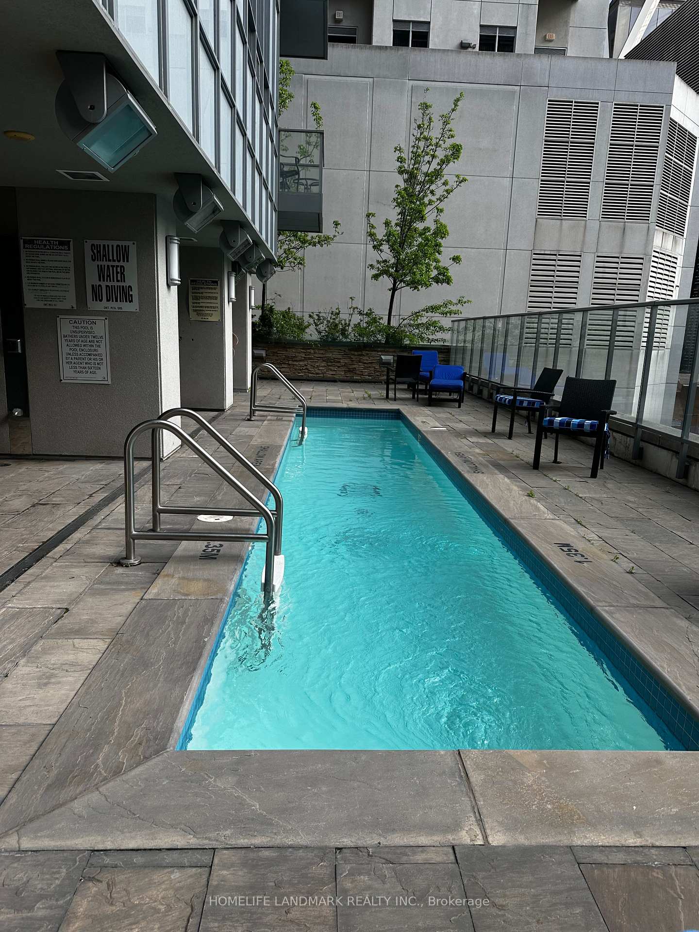 2 Bedrooms Condo at 21 Balmuto, Toronto For sale