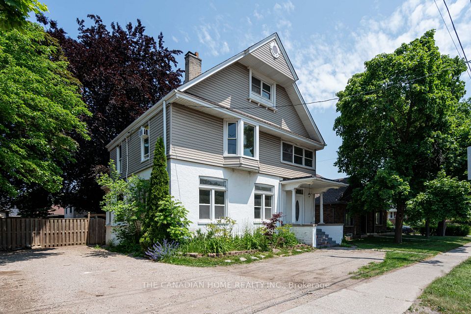 820 Colborne