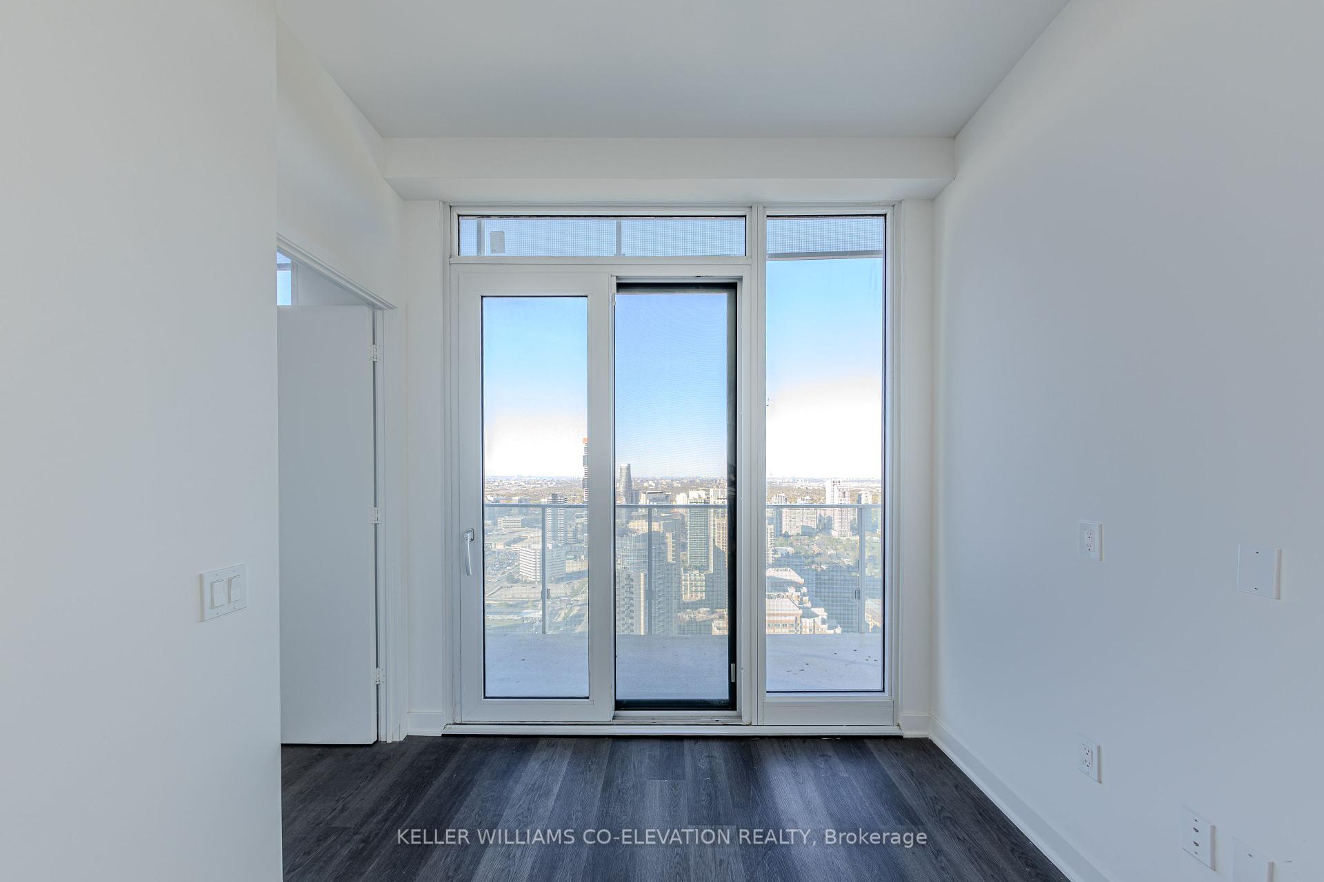 3 Bedrooms Condo at 3900 Confederation, Mississauga For sale