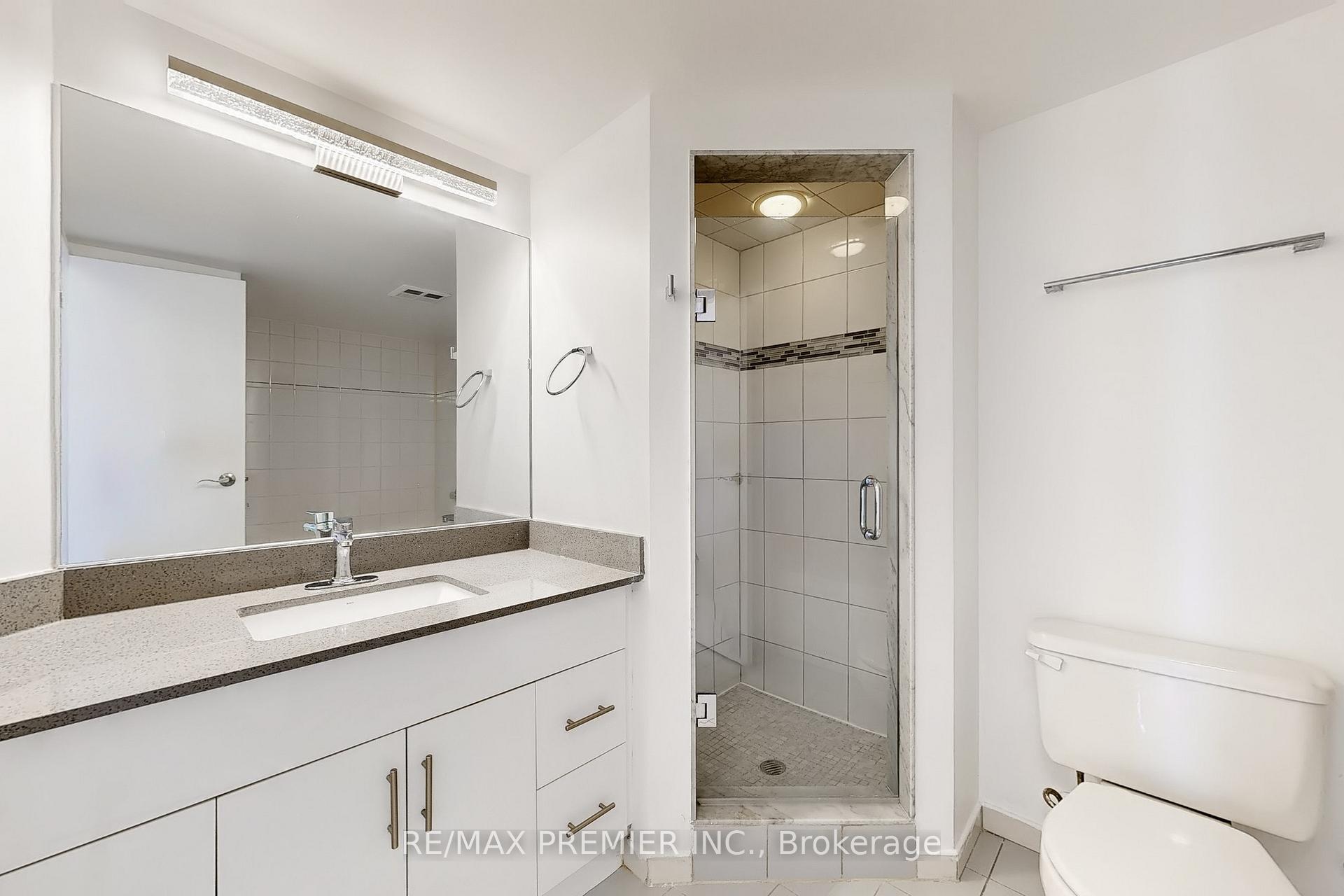 3 Bedrooms Condo at 1 Rowntree, Toronto For sale