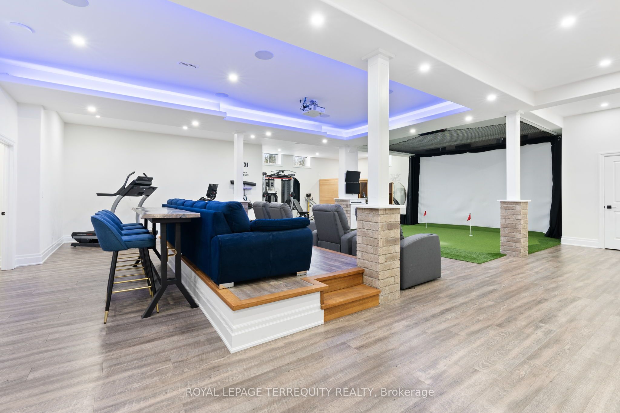 20 Country Club Crescent