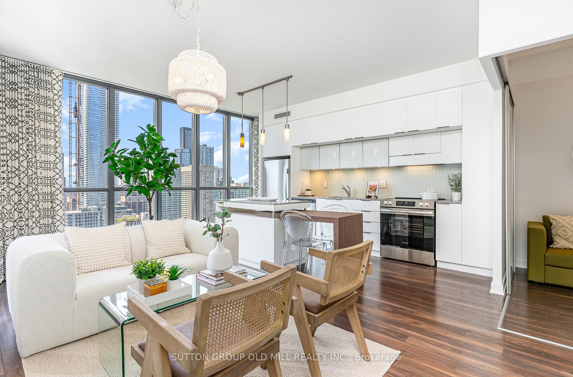 2 Bedrooms Condo at 110 Charles, Toronto For sale