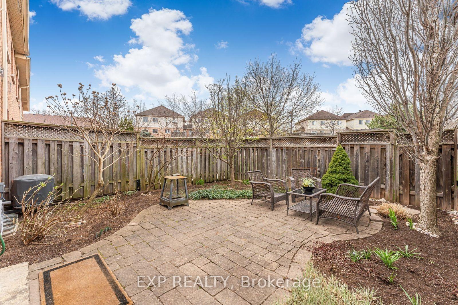 3 Bedrooms Condo at 1489 Heritage, Oakville For sale