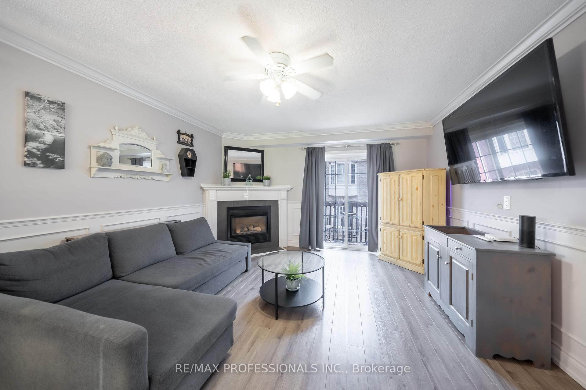 2 Bedrooms Condo at 3480 Upper Middle, Burlington For sale