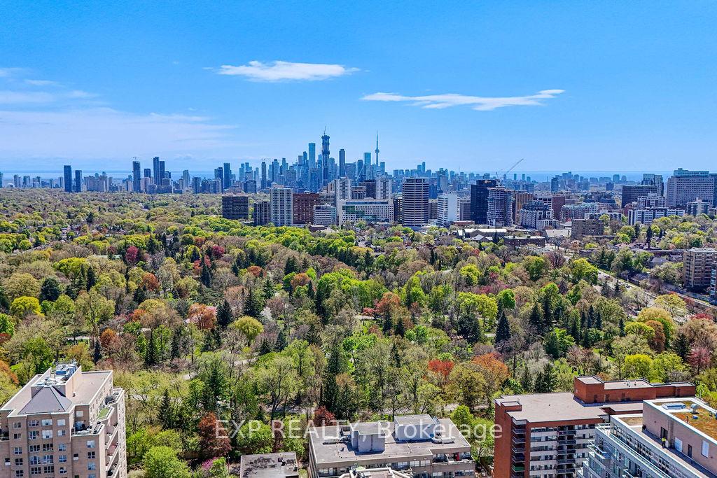 2 Bedrooms Condo at 68 Merton, Toronto For sale