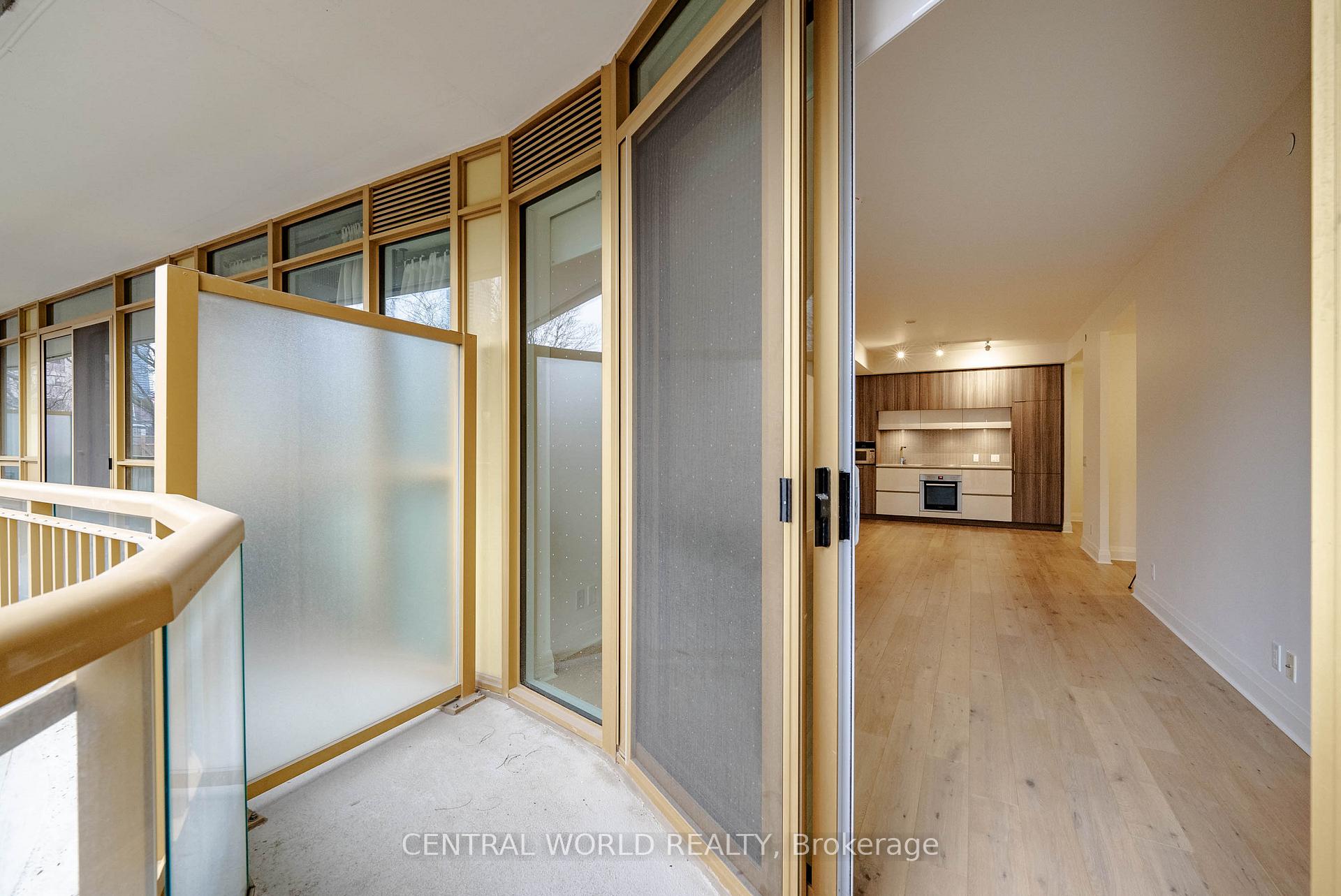 2 Bedrooms Condo at 151 Avenue, Toronto For sale
