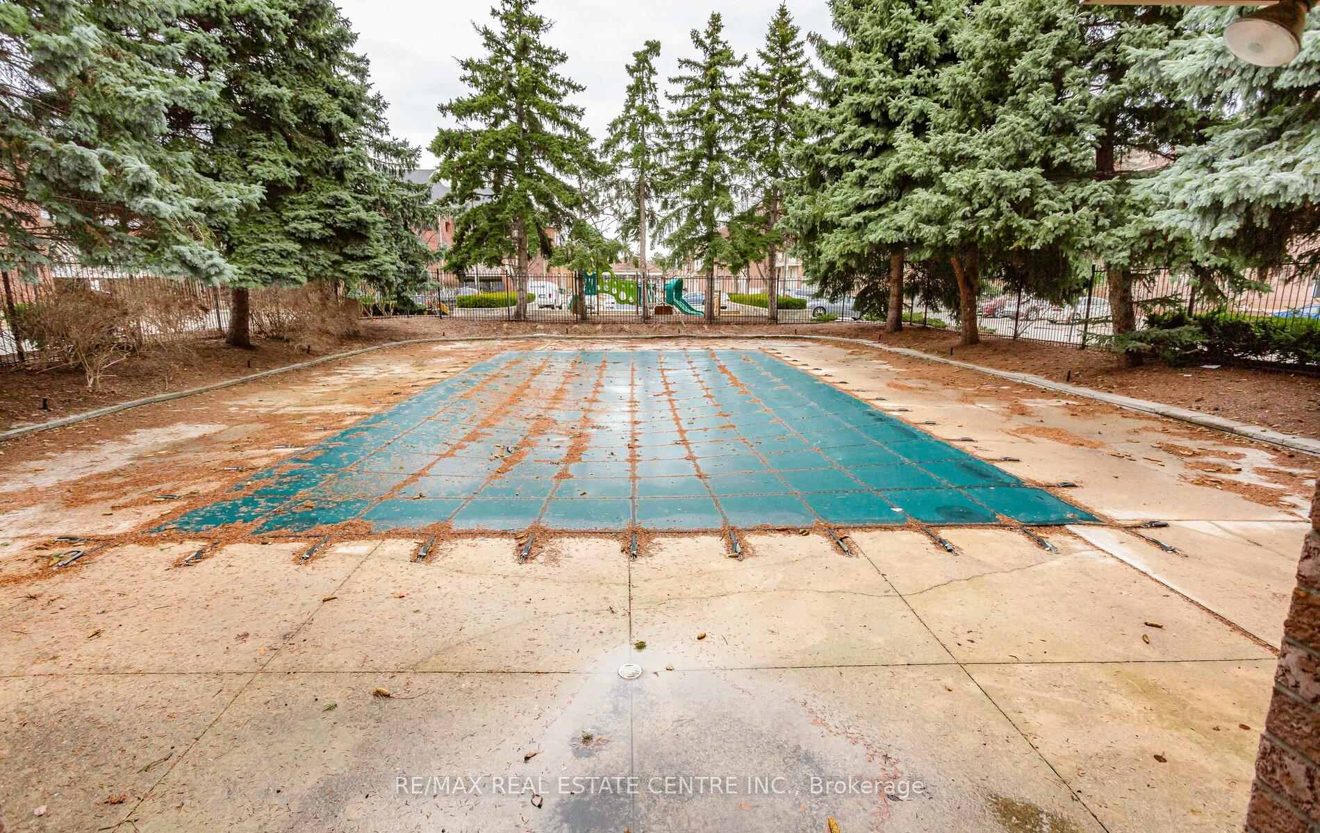 3 Bedrooms Condo at 45 Bristol,  Mississauga For sale