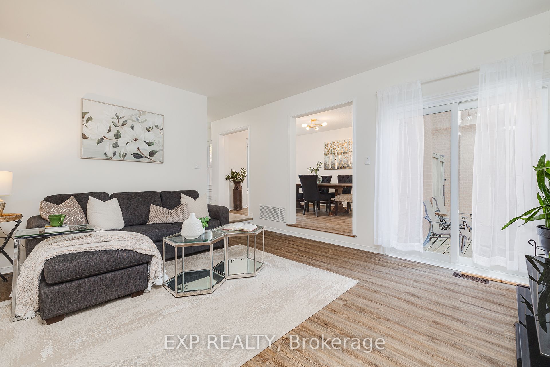 172 Queen Street W