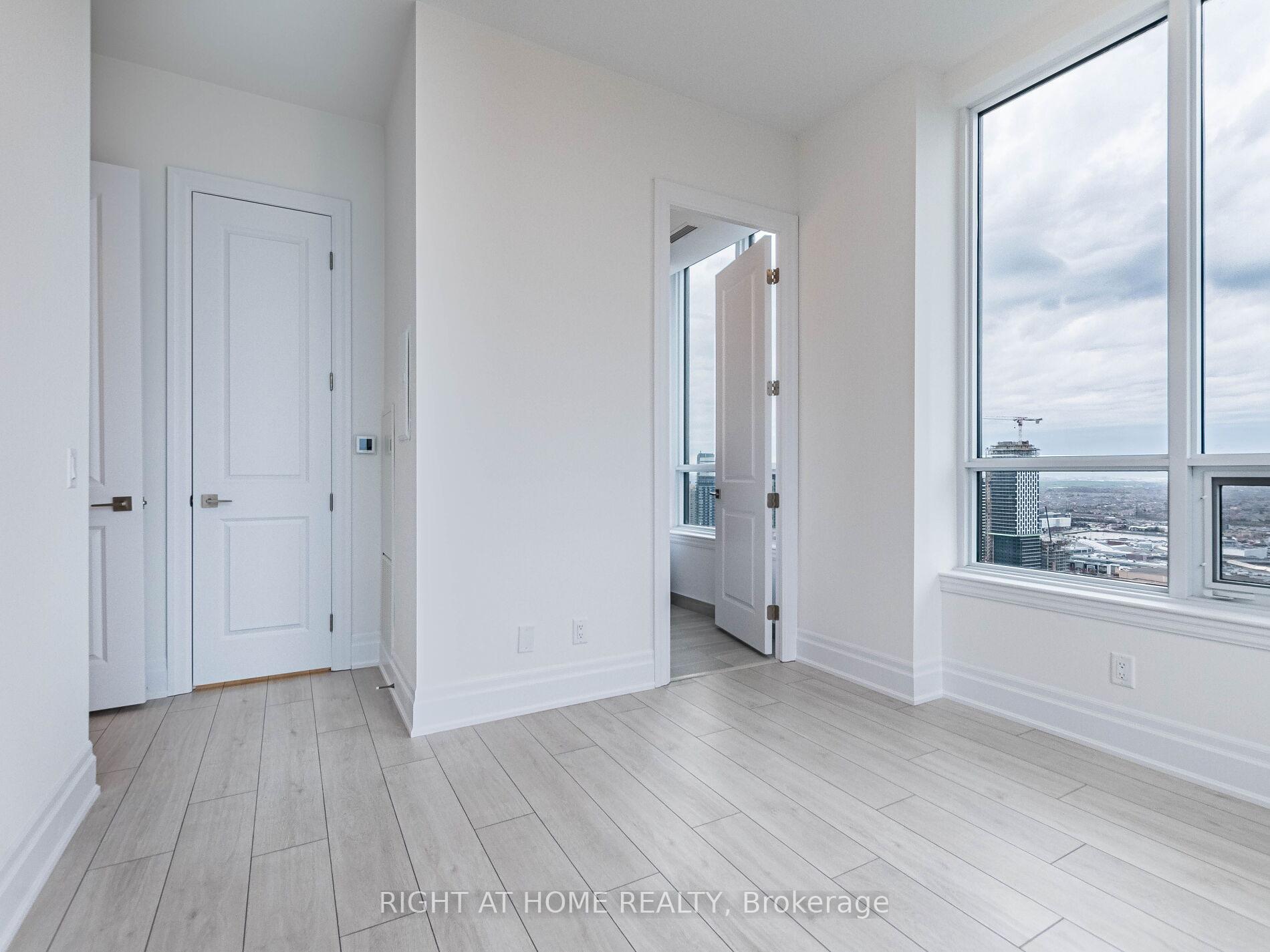 2 Bedrooms Condo at 30 Elm,  Mississauga For sale