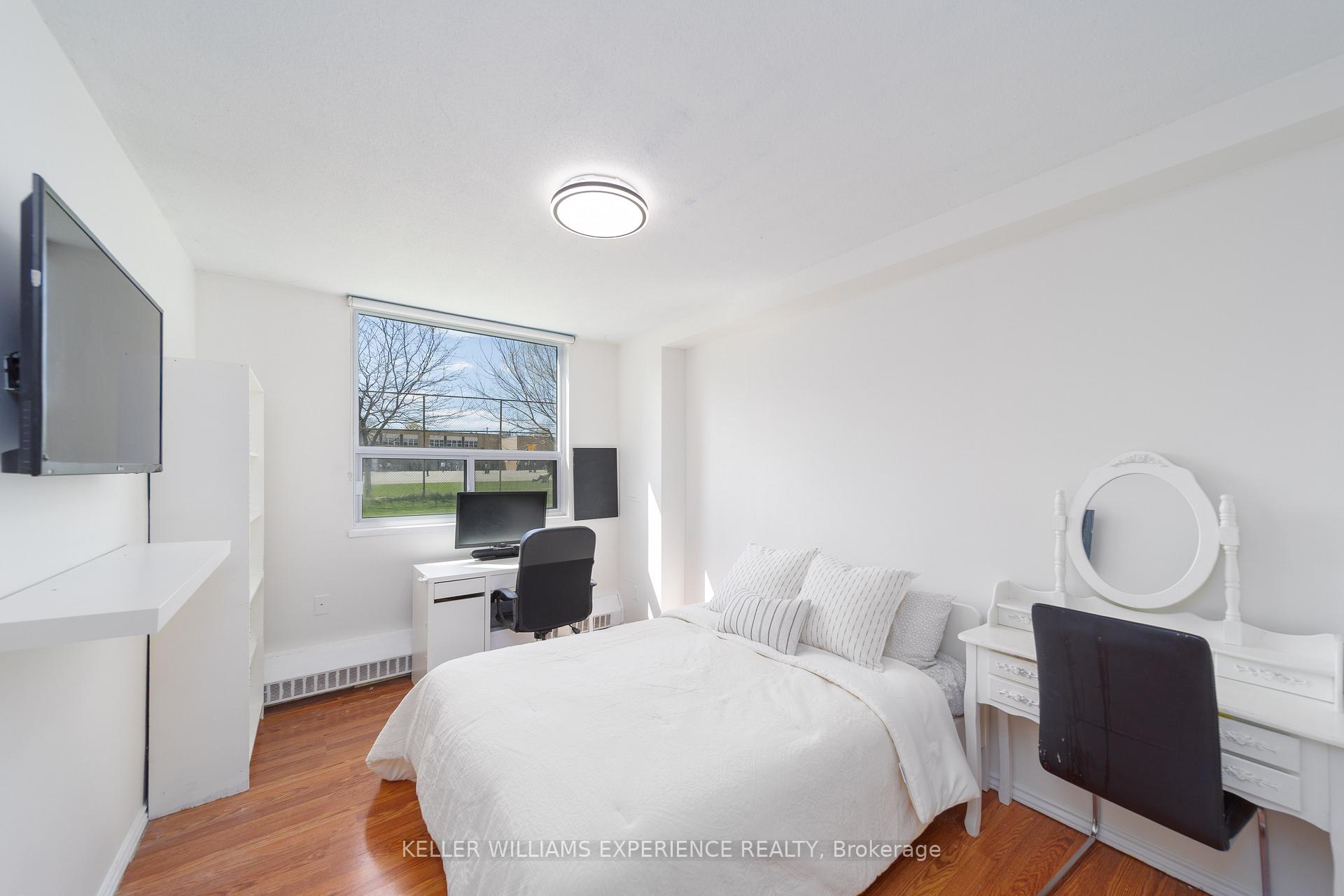 2 Bedrooms Condo at 180 Markham, Toronto For sale