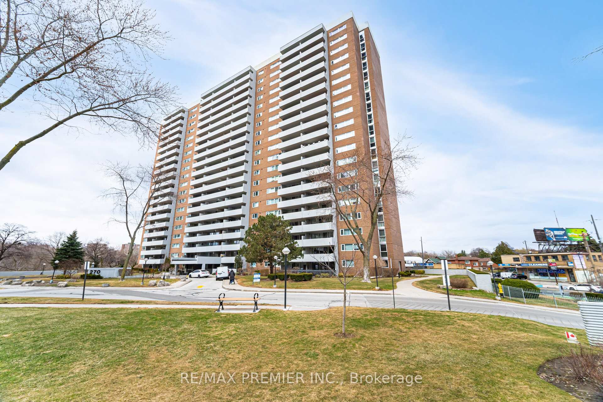 2 Bedrooms Condo at 270 Scarlett, Toronto For sale