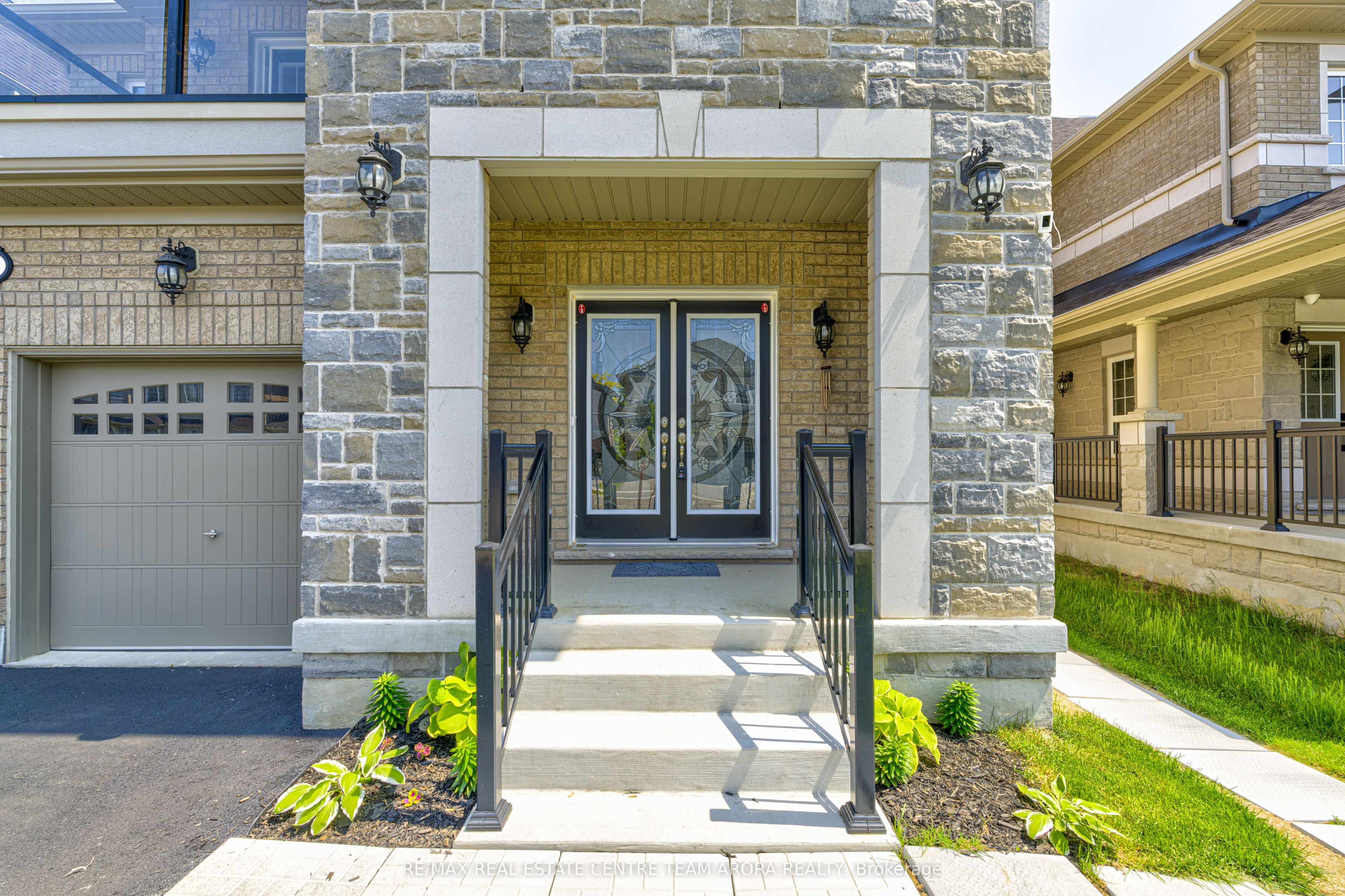 38 Rosewell Crescent