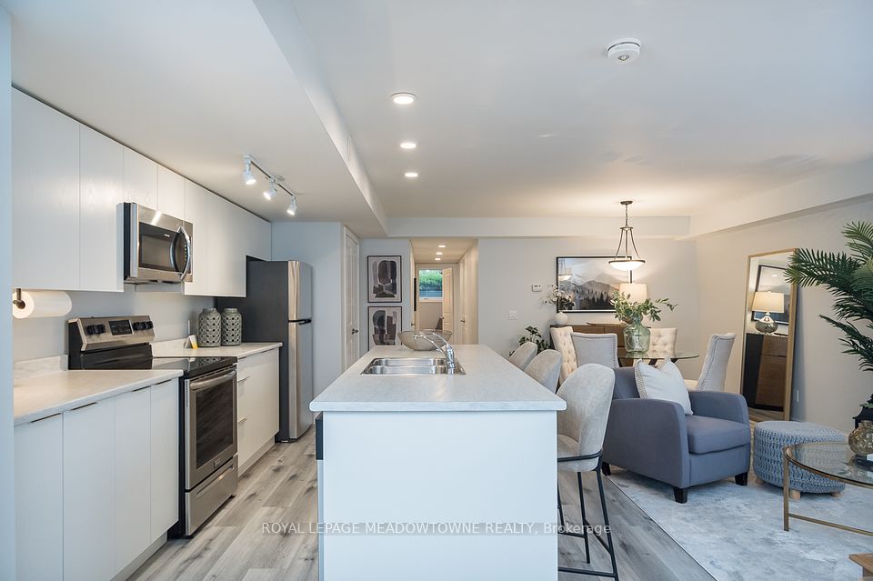 Property at #106 - 3058 Sixth Line, Oakville, ON L6M 1P8