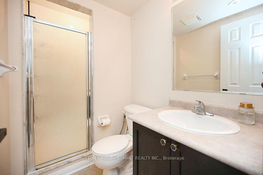 3 Bedrooms Condo at 633 DUNDAS,  Mississauga For sale