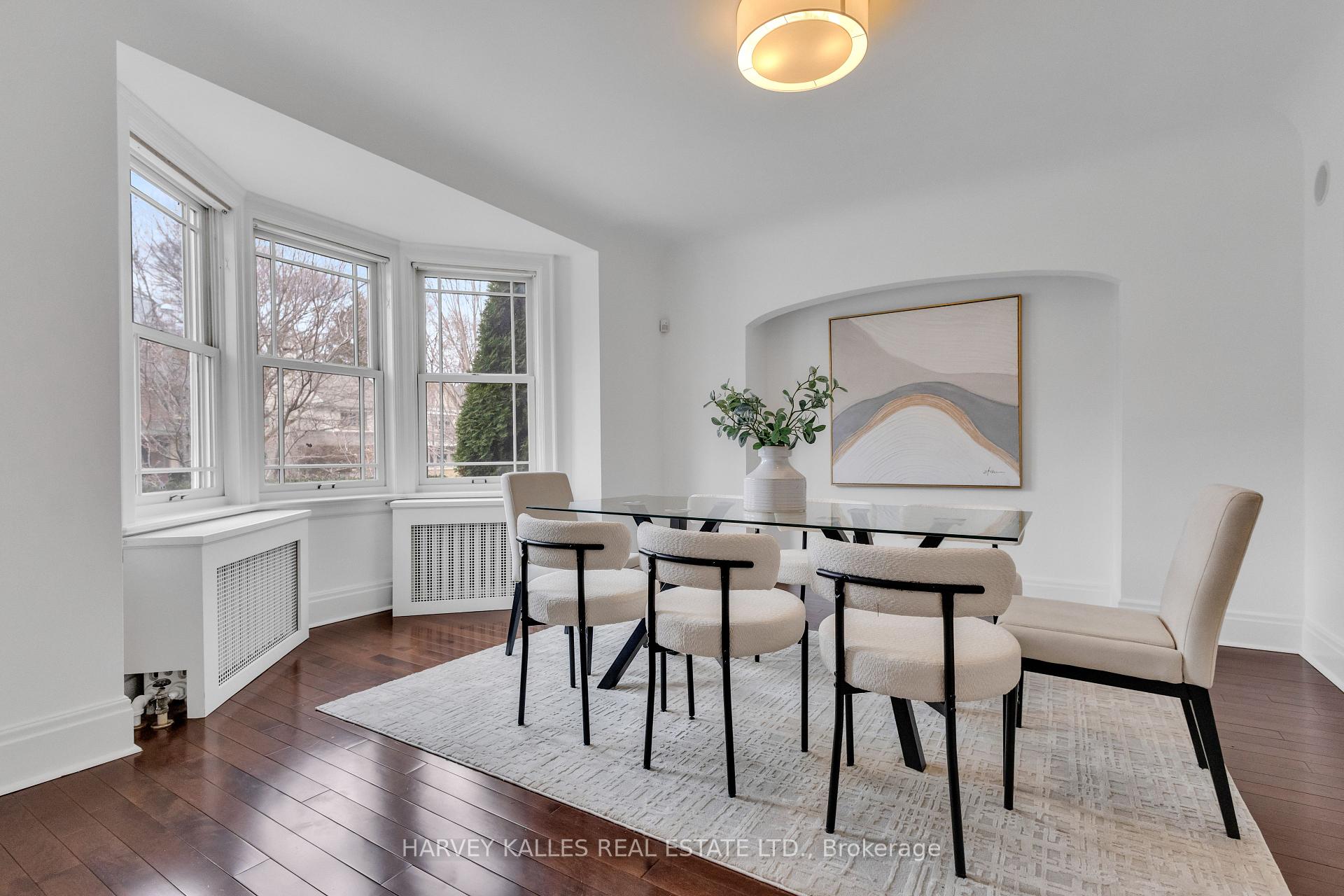 111 Strathallan Boulevard