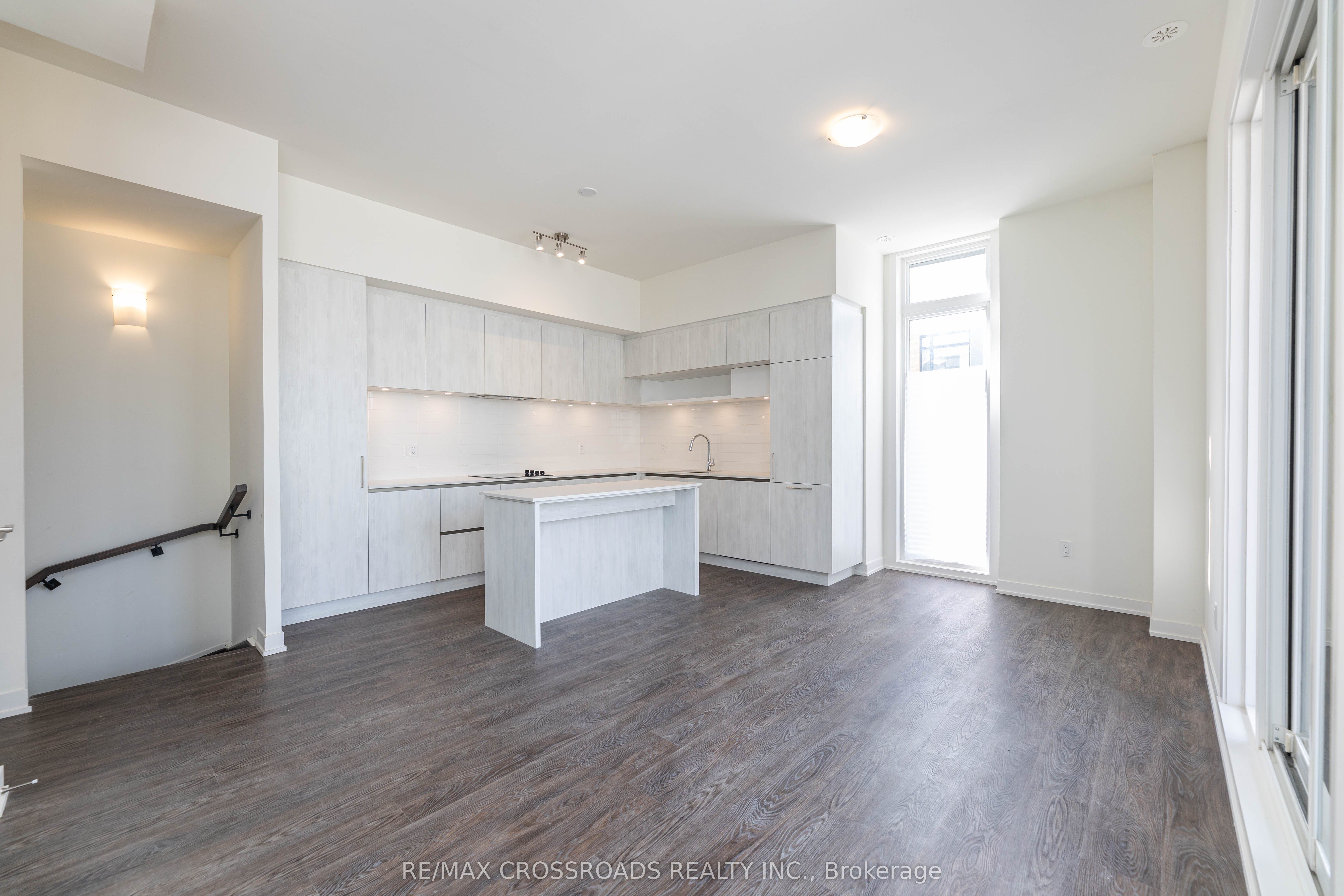 10 David Eyer Road E, #1203