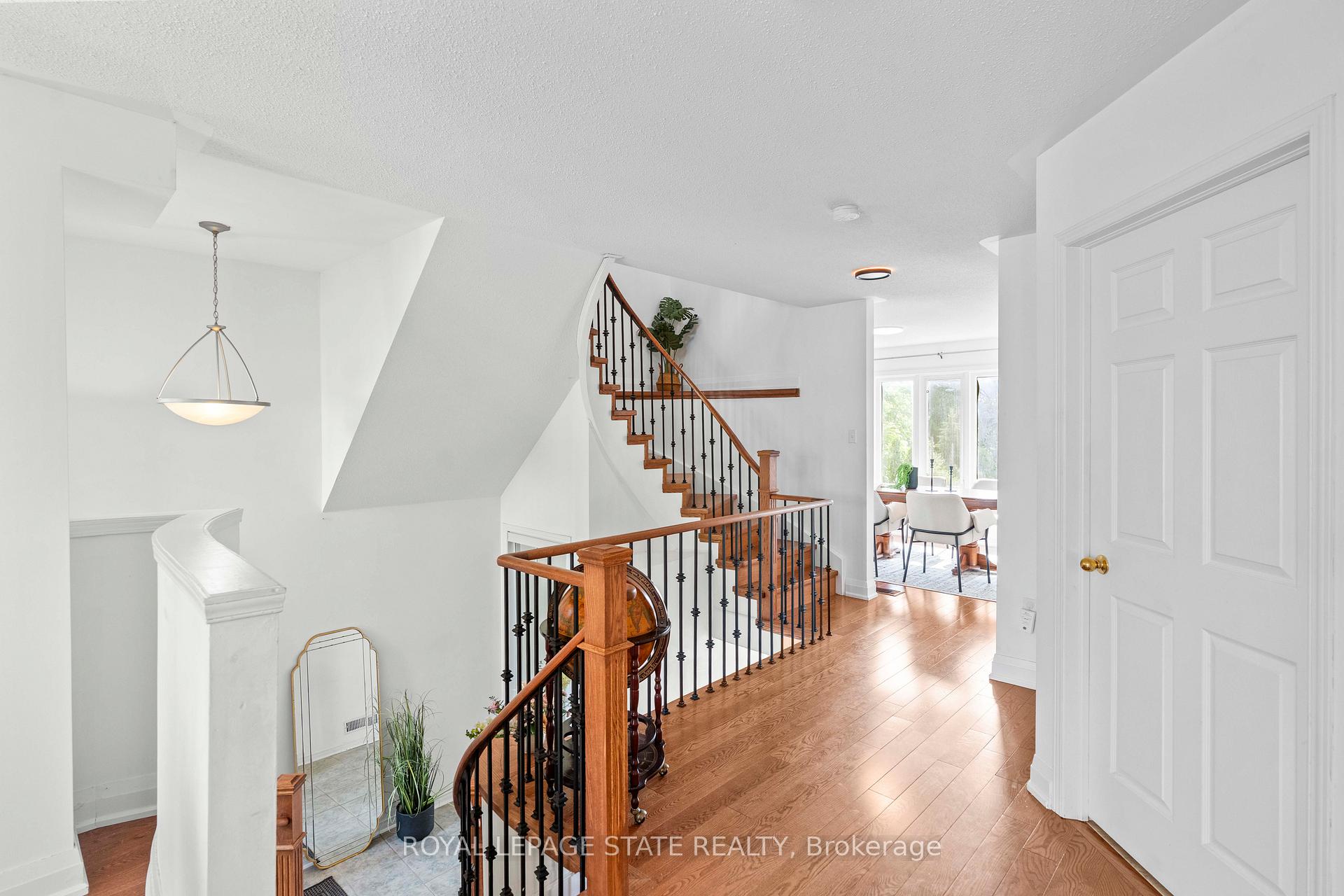 3 Bedrooms Condo at 5090 Fairview, Burlington For sale