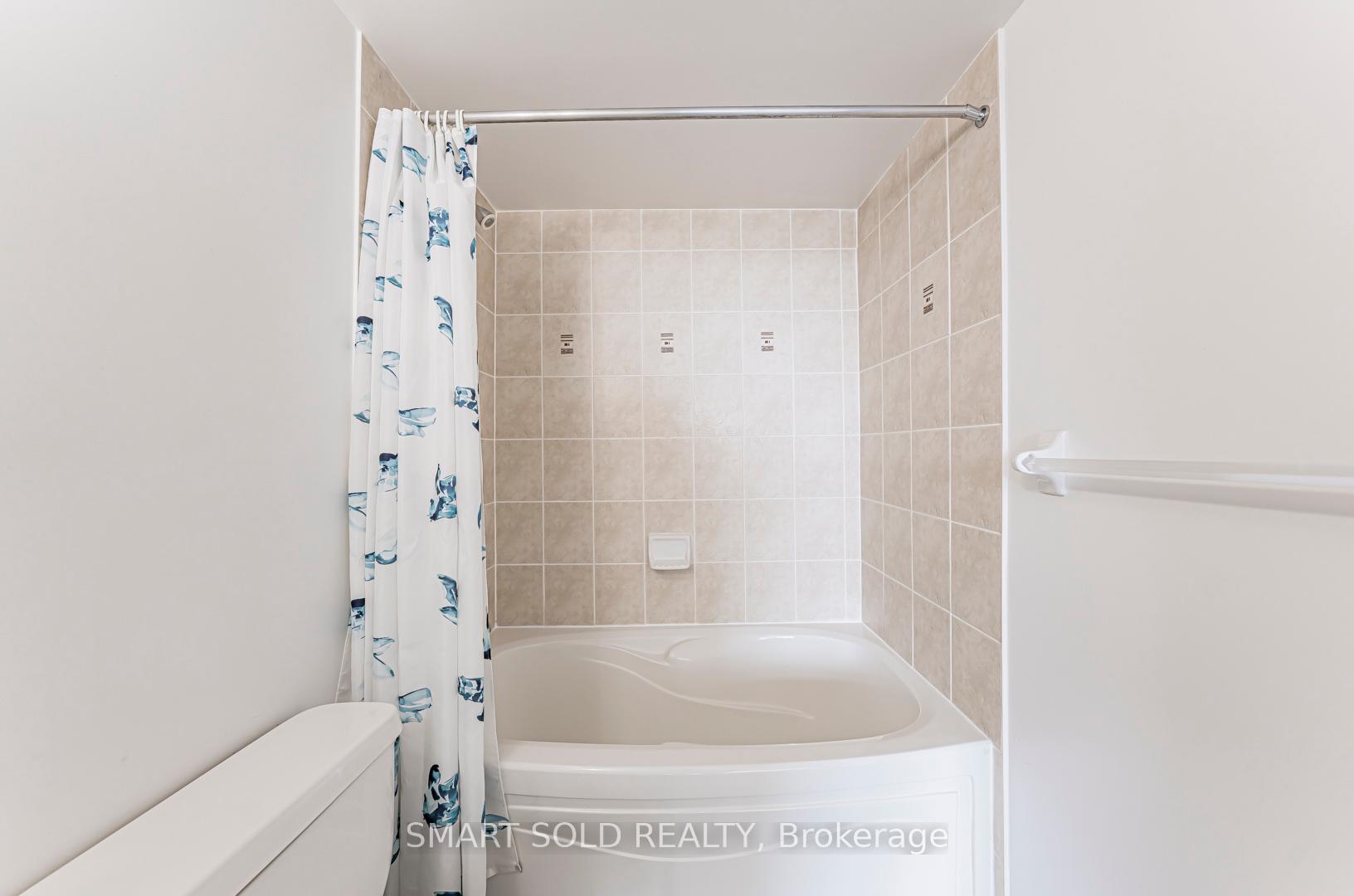 3 Bedrooms Condo at 238 Bonis, Toronto For sale