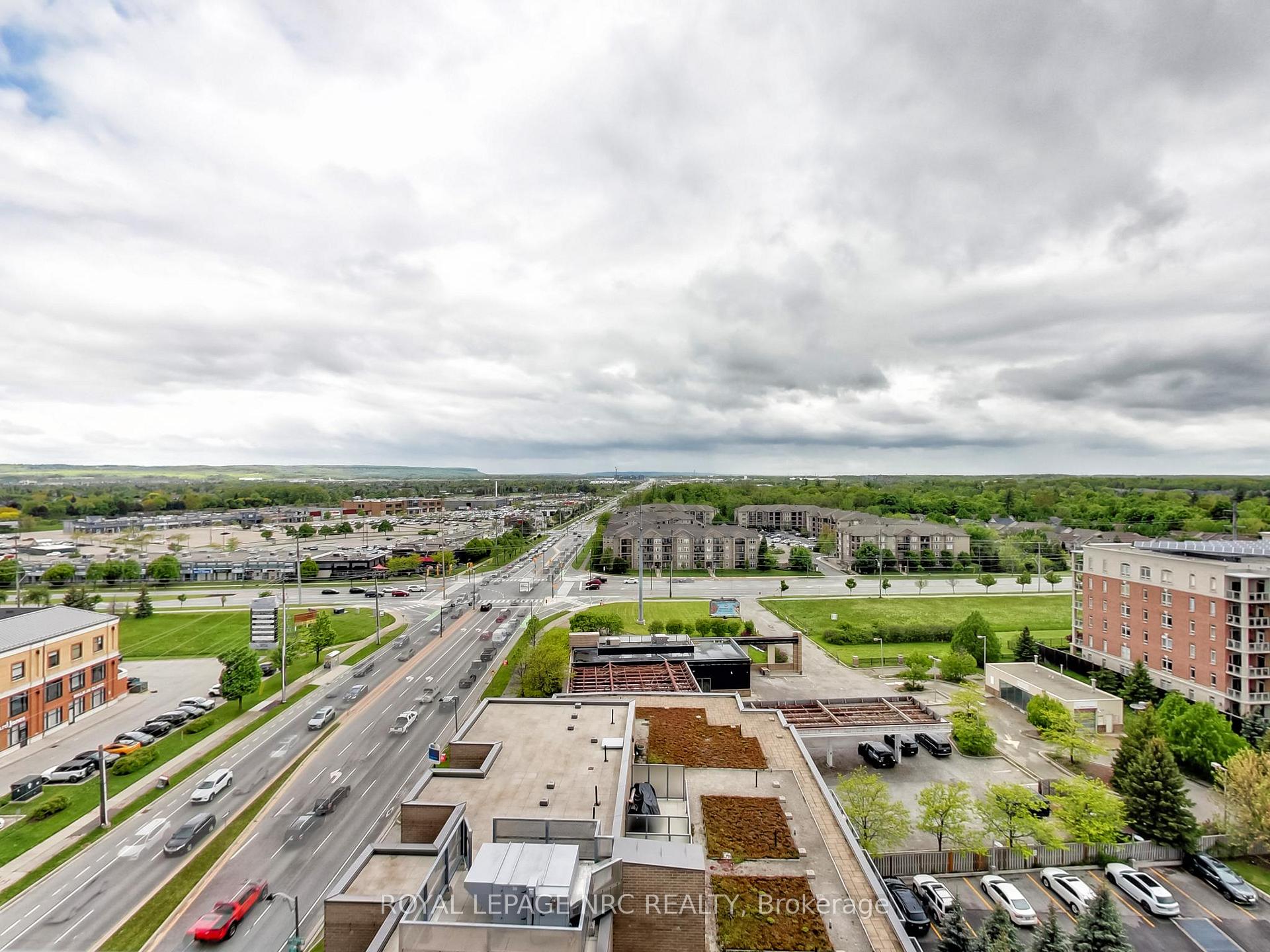 2 Bedrooms Co-op at 1940 Ironstone, Burlington For sale