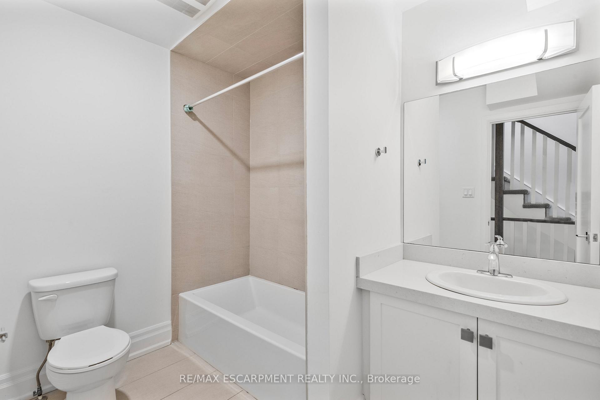 2 Bedrooms Condo at 760 Lakeshore, Mississauga For sale