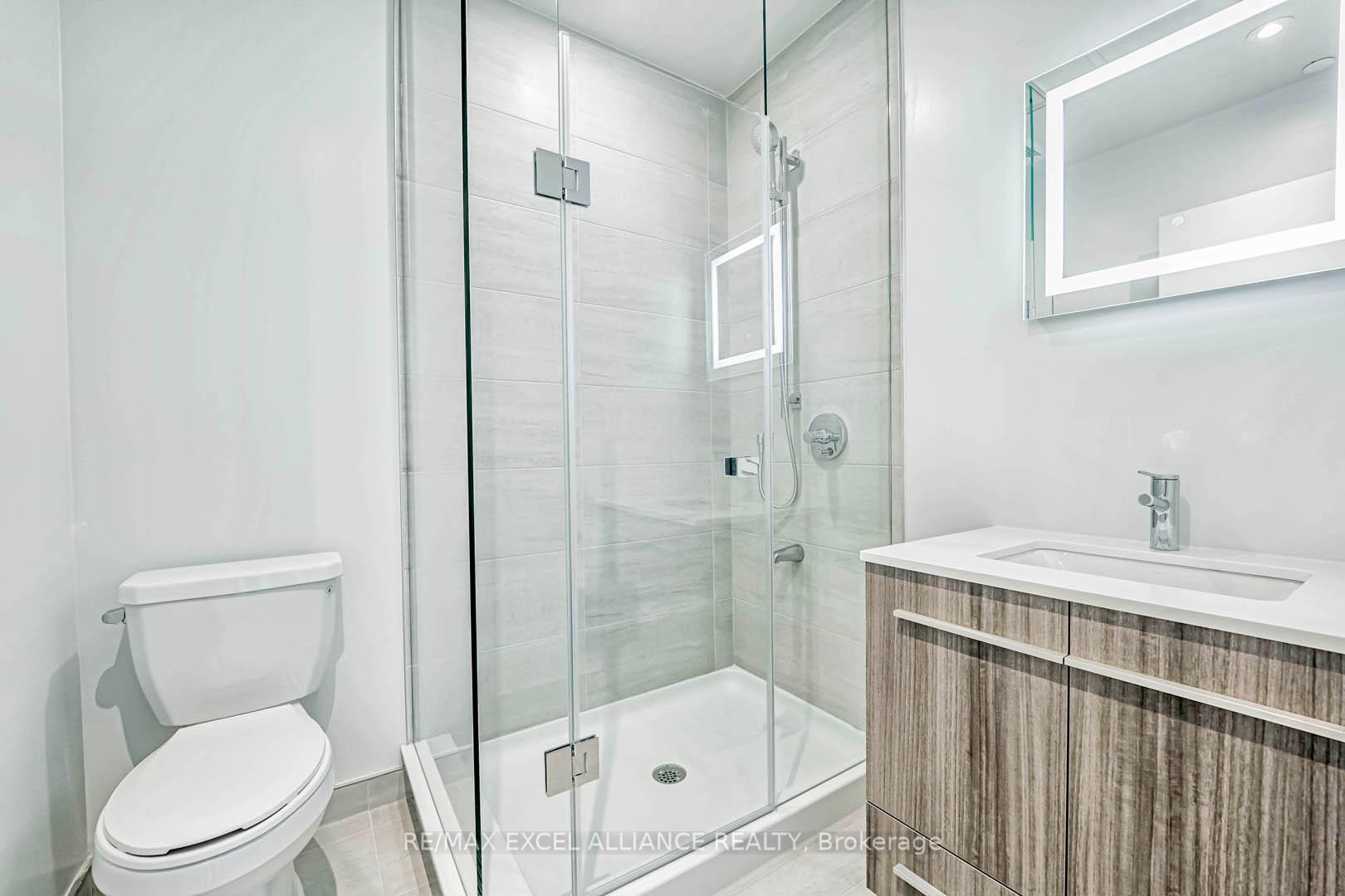 2 Bedrooms Condo at 8 Cumberland,  Toronto For sale