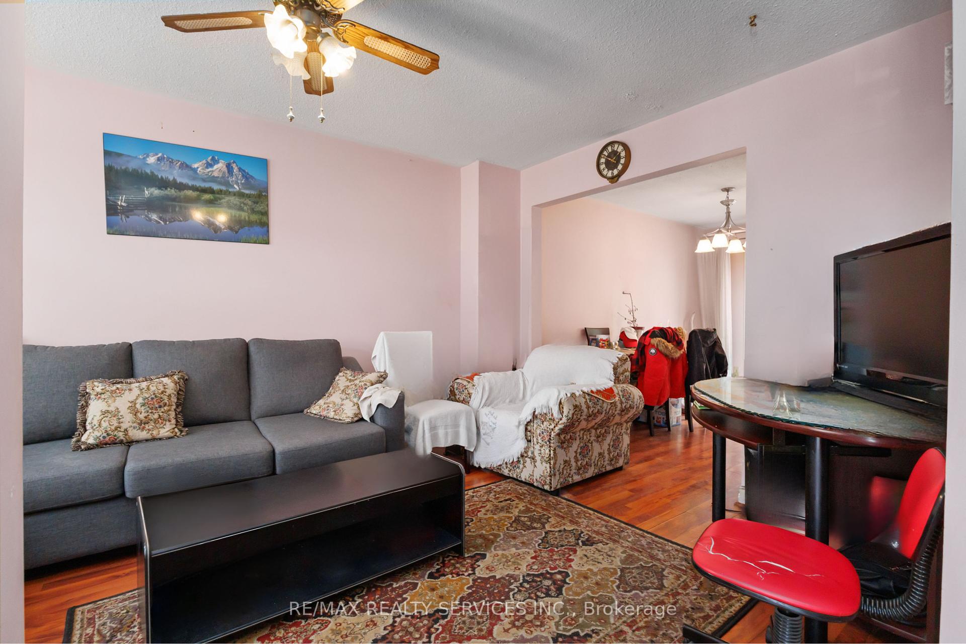 5 Bedrooms Condo at 2075 Warden,  Toronto For sale
