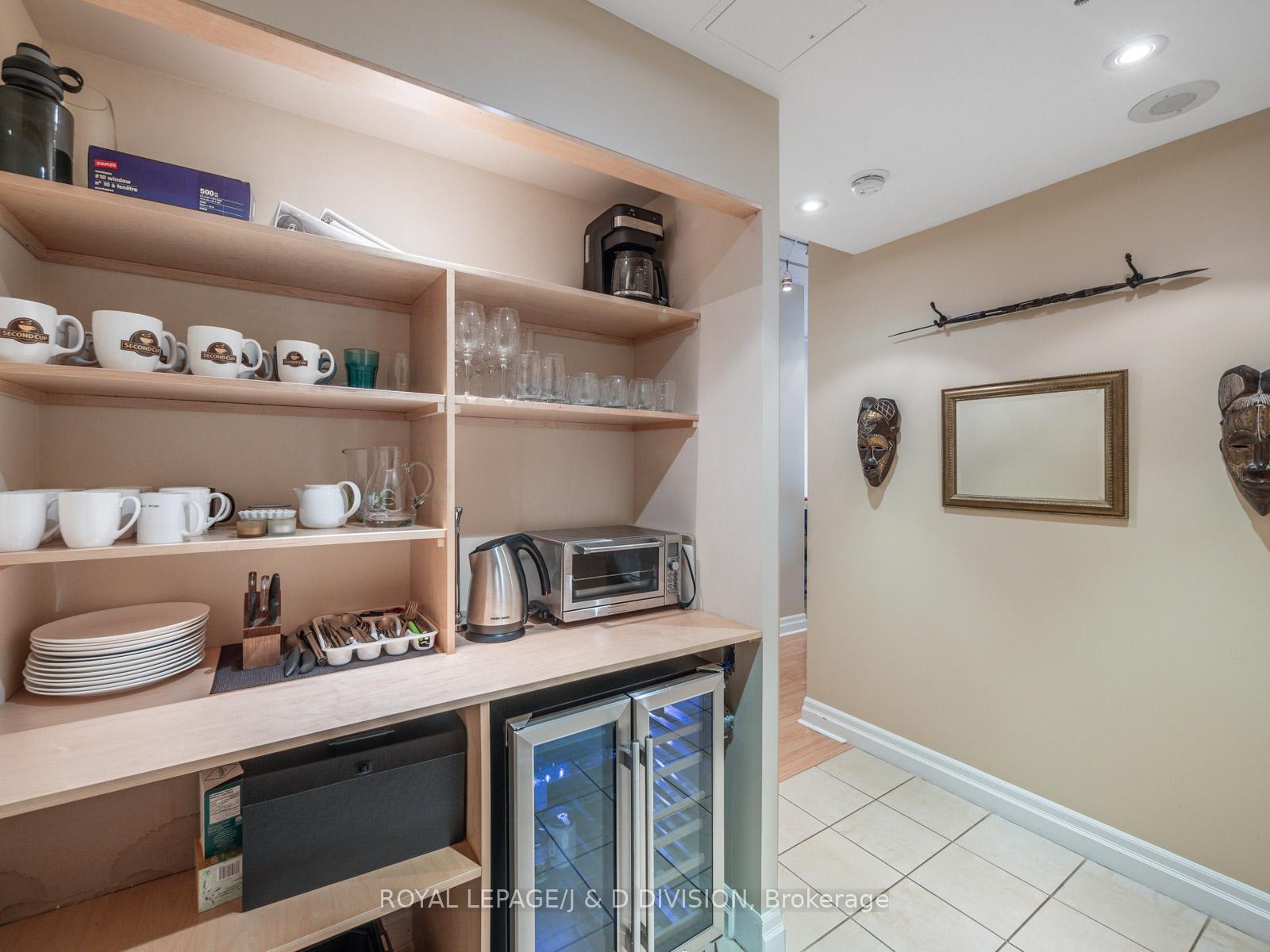 2 Bedrooms Condo at 500 Queens,  Toronto For sale