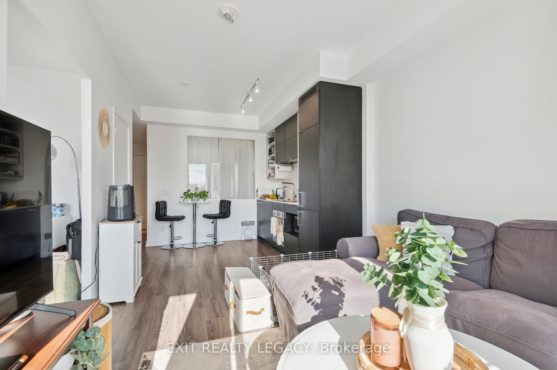 2 Bedrooms Condo at 20 Edward,  Toronto For sale