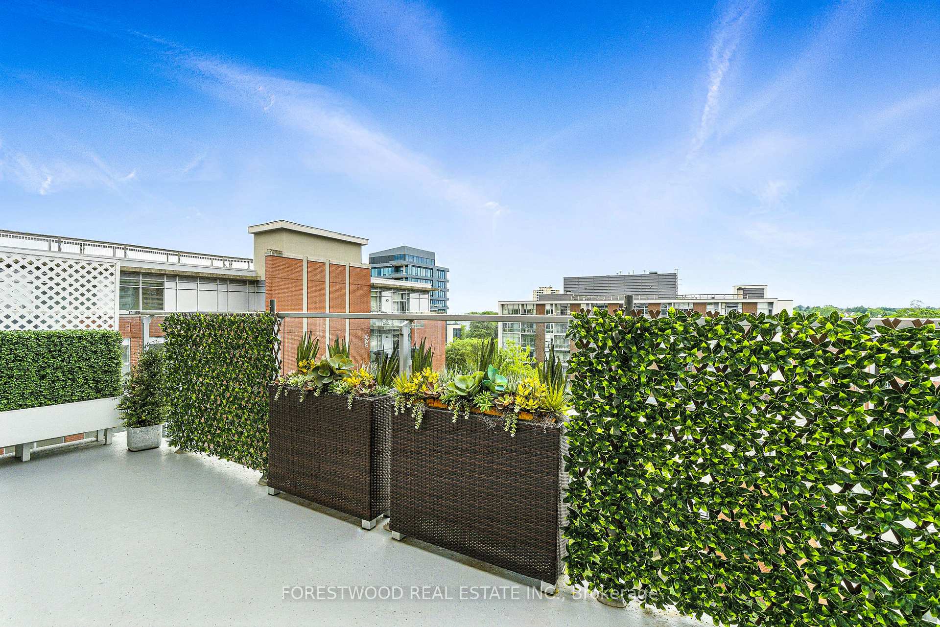 2 Bedrooms Condo at 80 Port, Mississauga For sale
