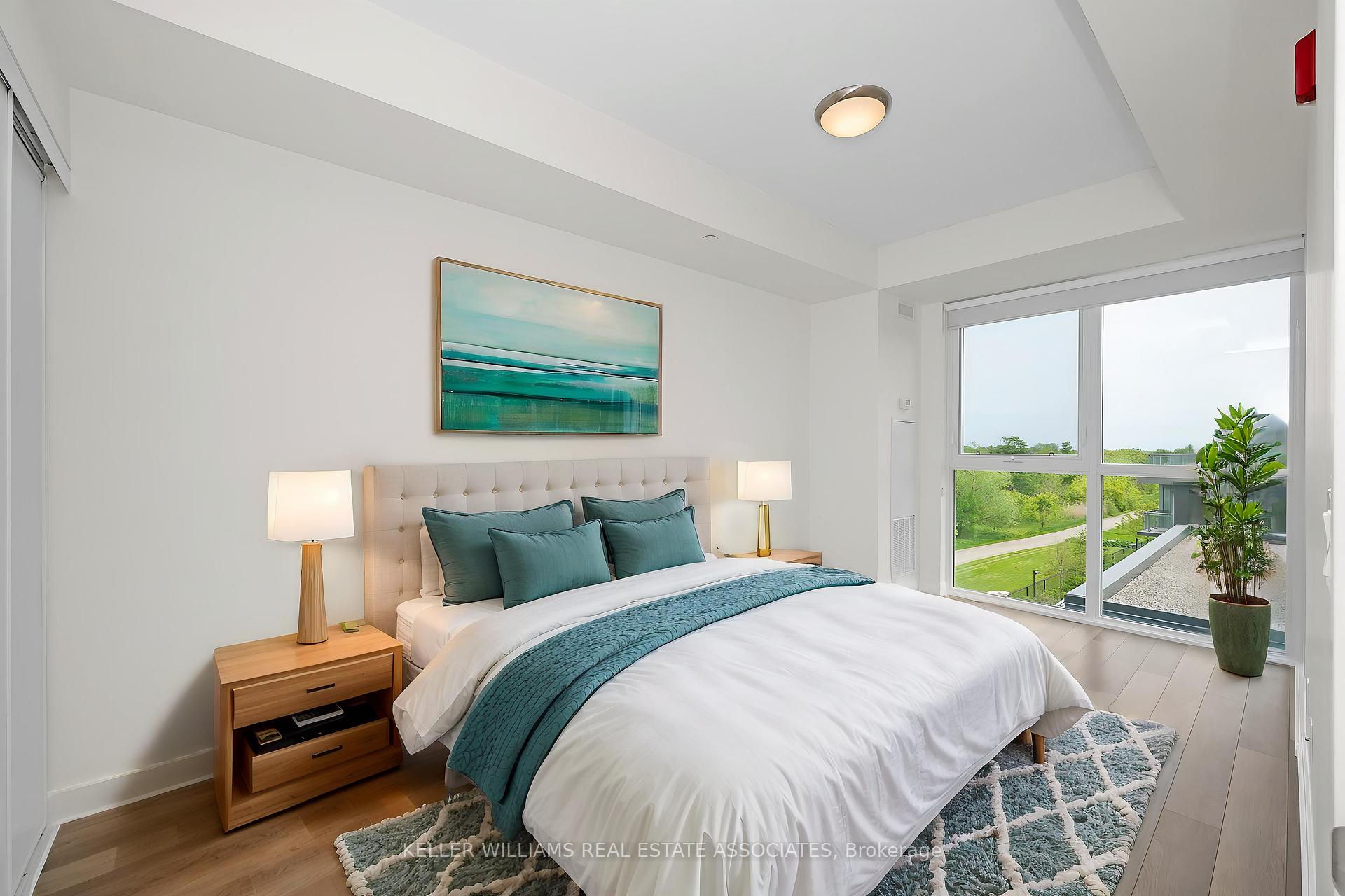 2 Bedrooms Condo at 5240 Dundas, Burlington For sale