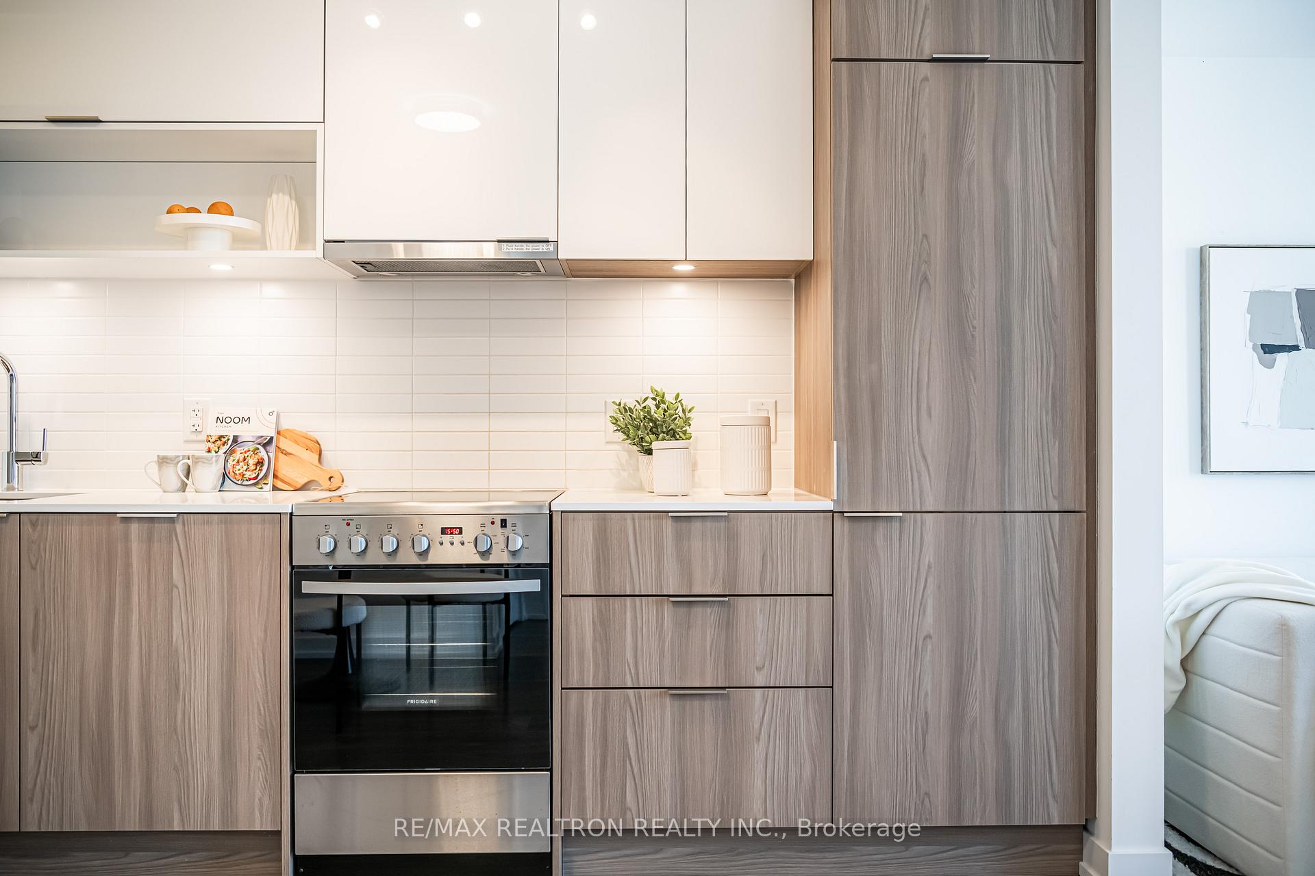 1 Bedroom Condo at 159 Wellesley,  Toronto For sale