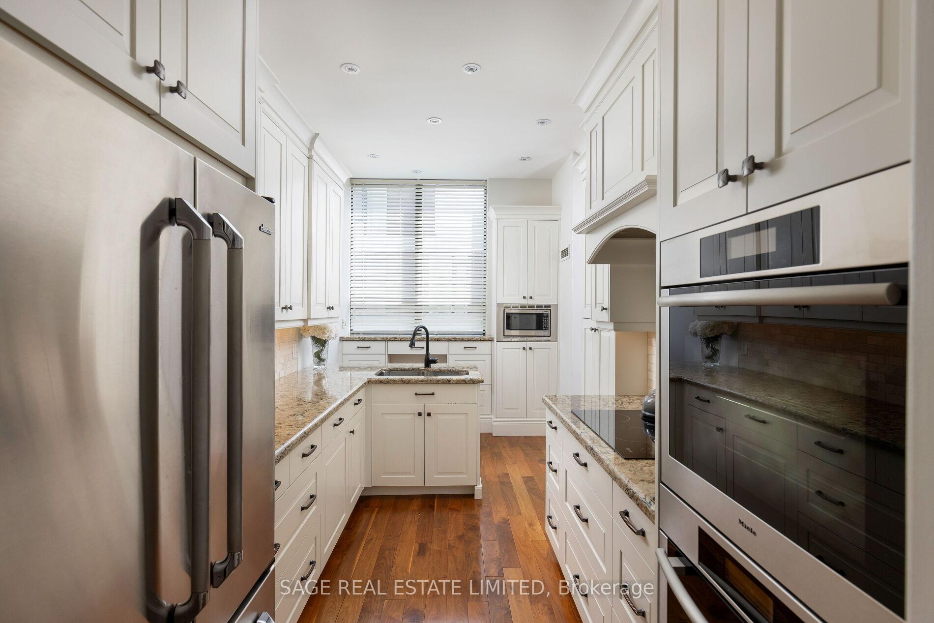 2 Bedrooms Condo at 25 Earlington, Toronto For sale