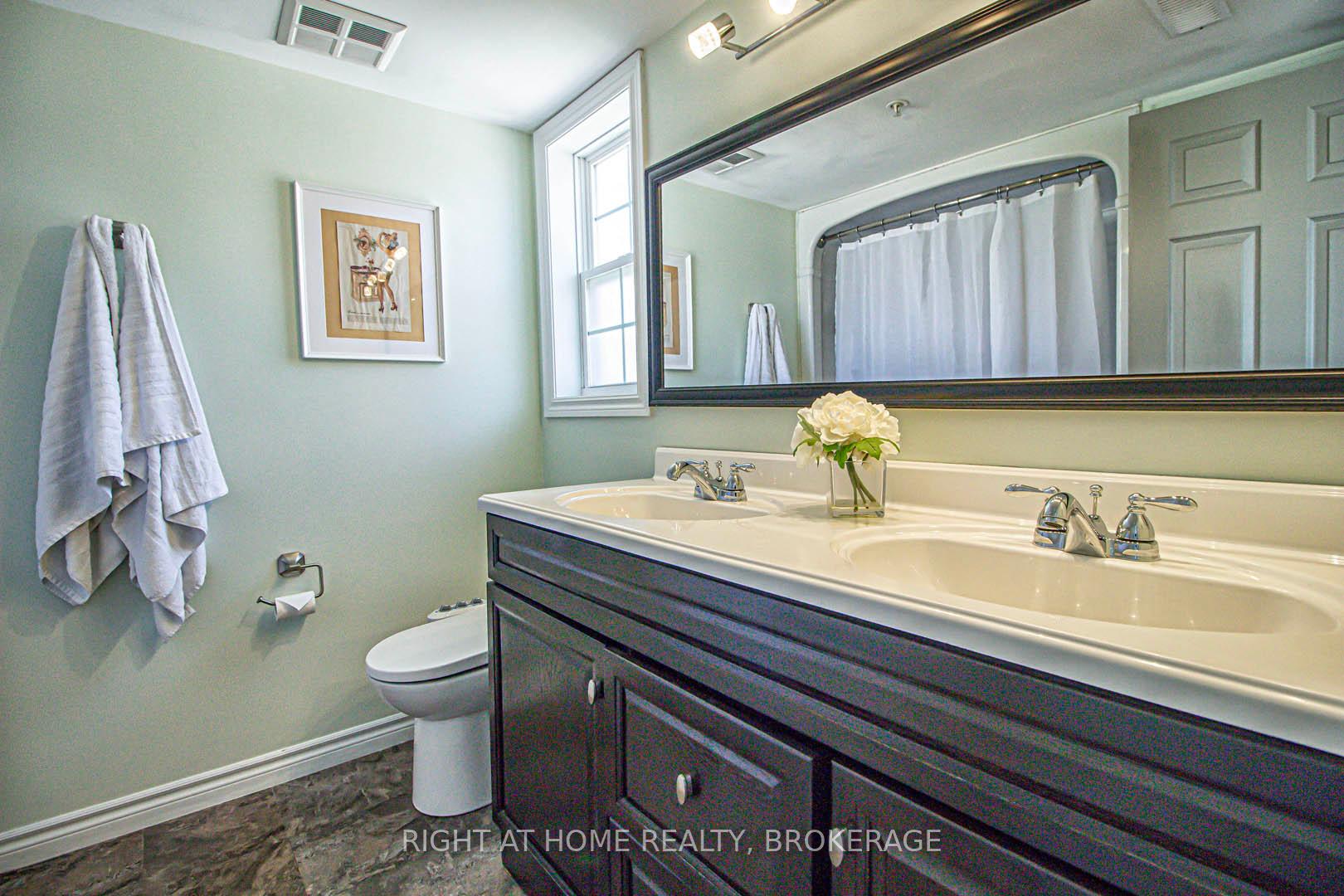 2 Bedrooms Condo at 1451 Walker’s, Burlington For sale