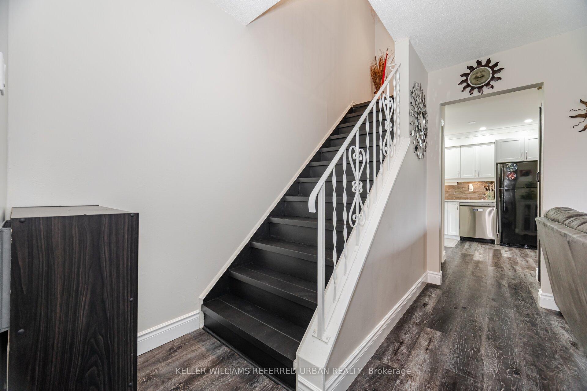3 Bedrooms Condo at 973 Francis, Burlington For sale